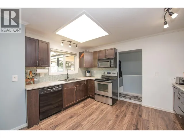 2104 20 AVENUE, Vernon 2