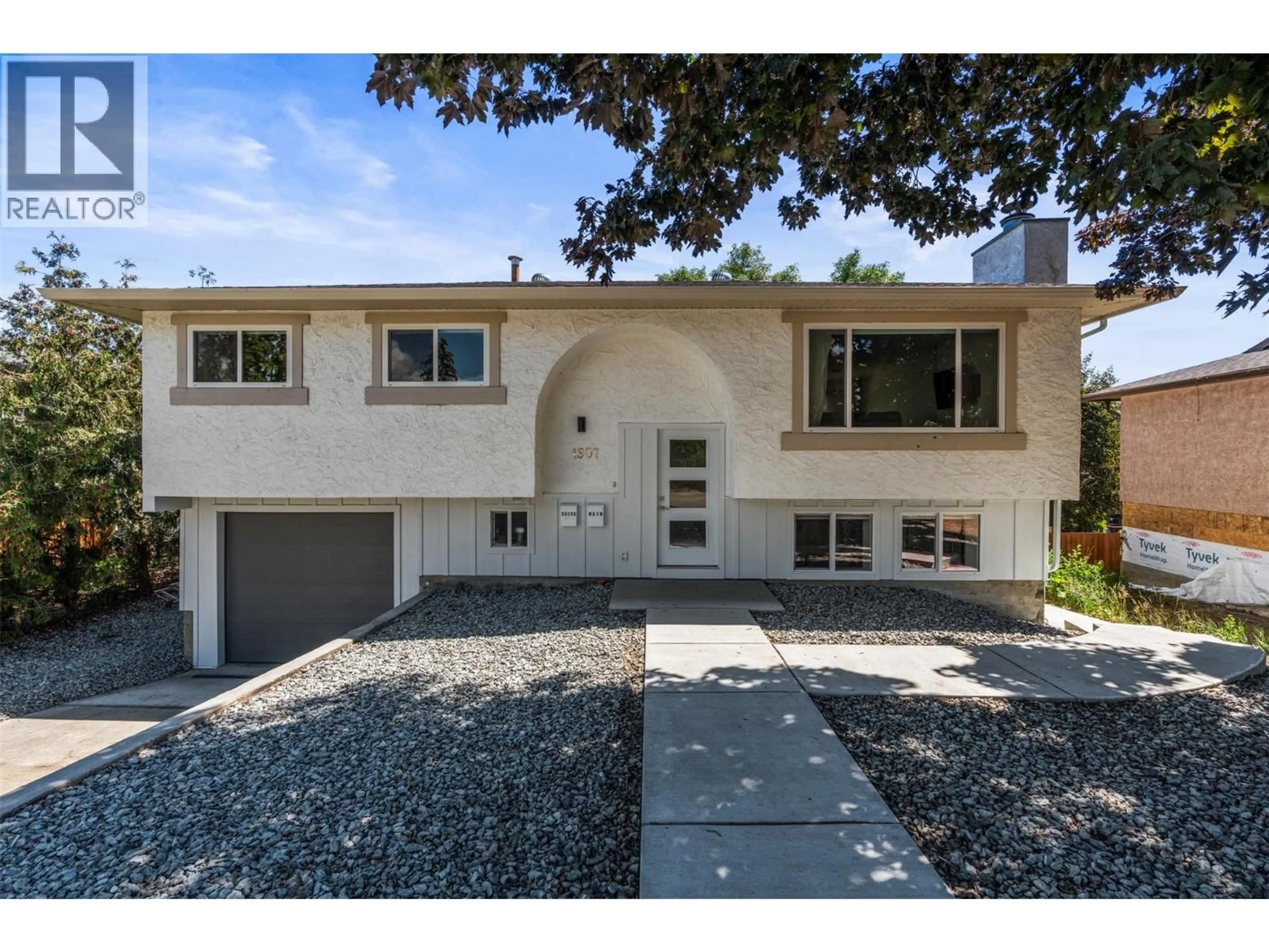 Home with vinyl exterior material, street for 1907 19 STREET, Vernon British Columbia V1T8E6