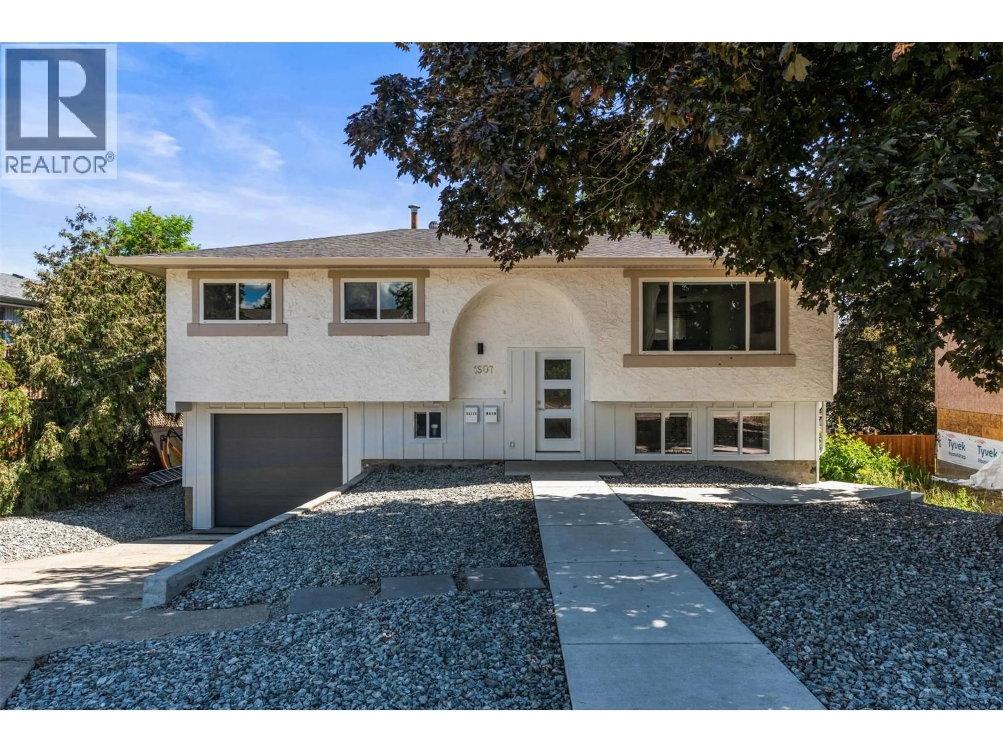 Home with vinyl exterior material, street for 1907 19 STREET, Vernon British Columbia V1T8E6