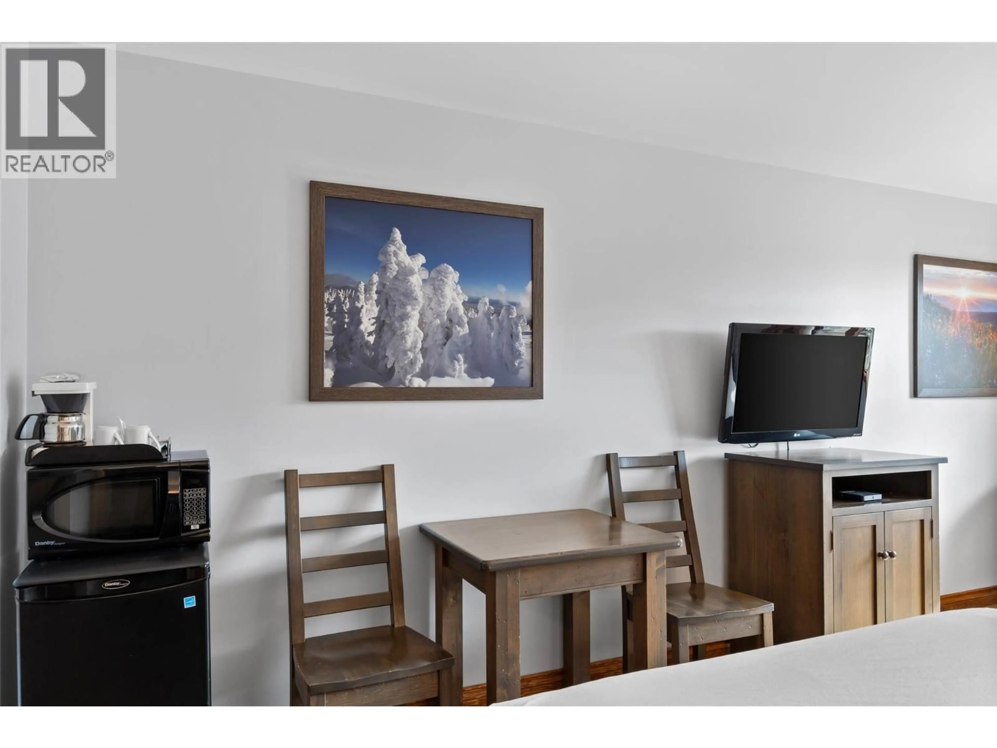 A pic of a room for 238/240 - 3220 VILLAGE WAY, Sun Peaks British Columbia V0E5N0