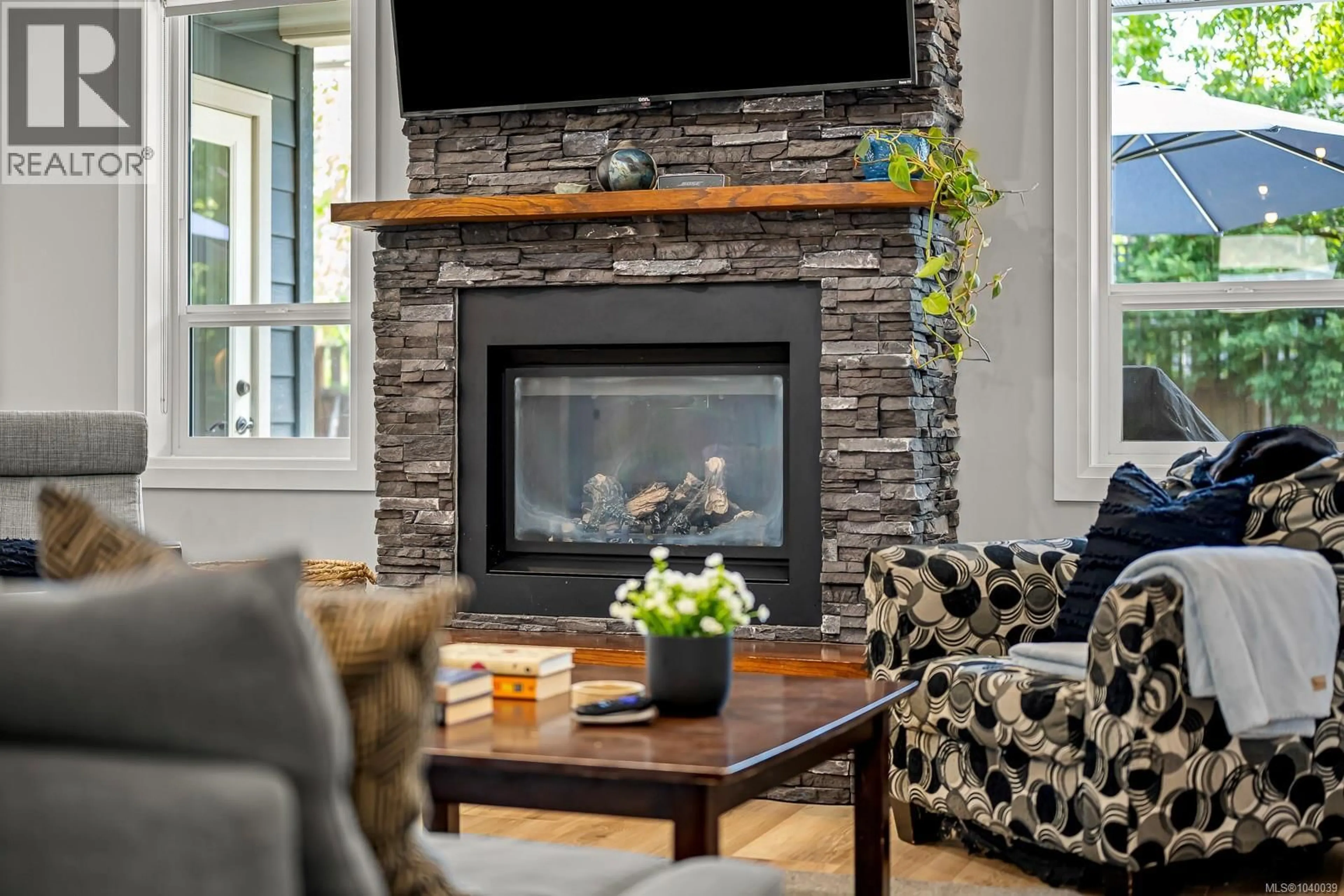 Living room with furniture, unknown for 2593 KENDAL AVENUE, Cumberland British Columbia V0R1S0