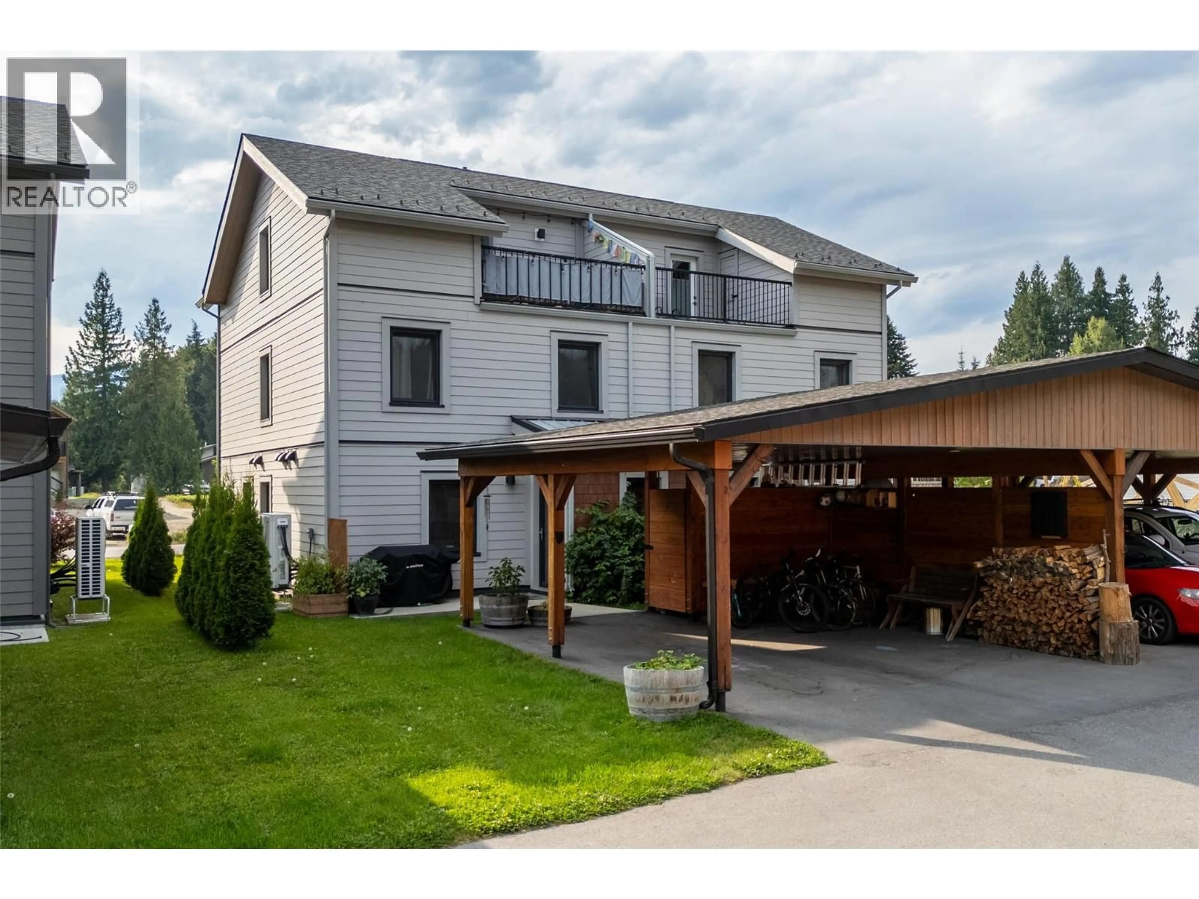 Patio, unknown for 1005 KEYSTONE CRESCENT, Revelstoke British Columbia V0E2S3