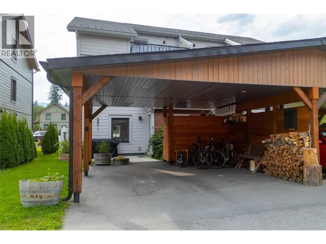 1005 KEYSTONE CRESCENT, Revelstoke 3