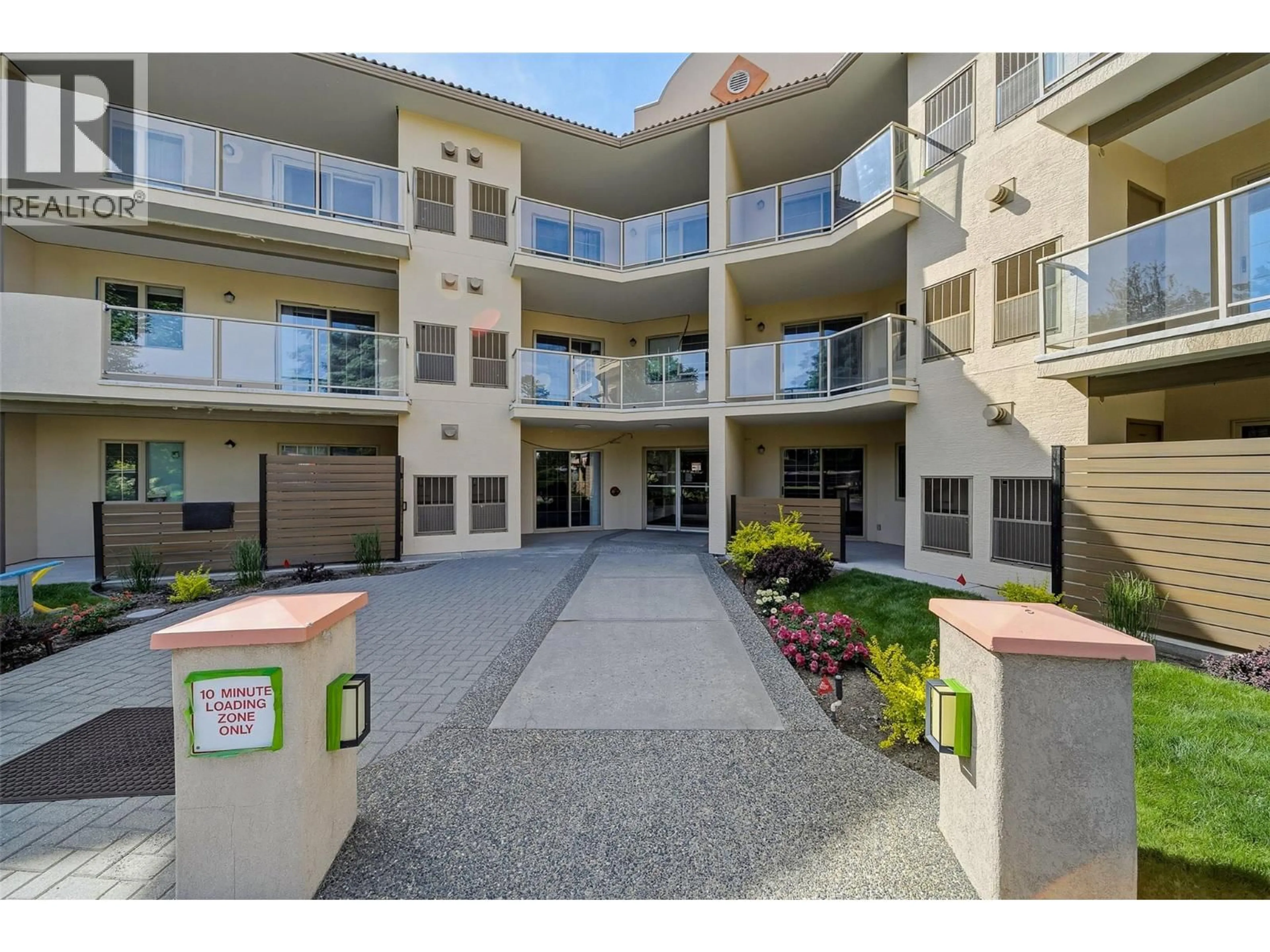 Indoor foyer for 104 - 2169 FLAMINGO ROAD, Kamloops British Columbia V2C4J8