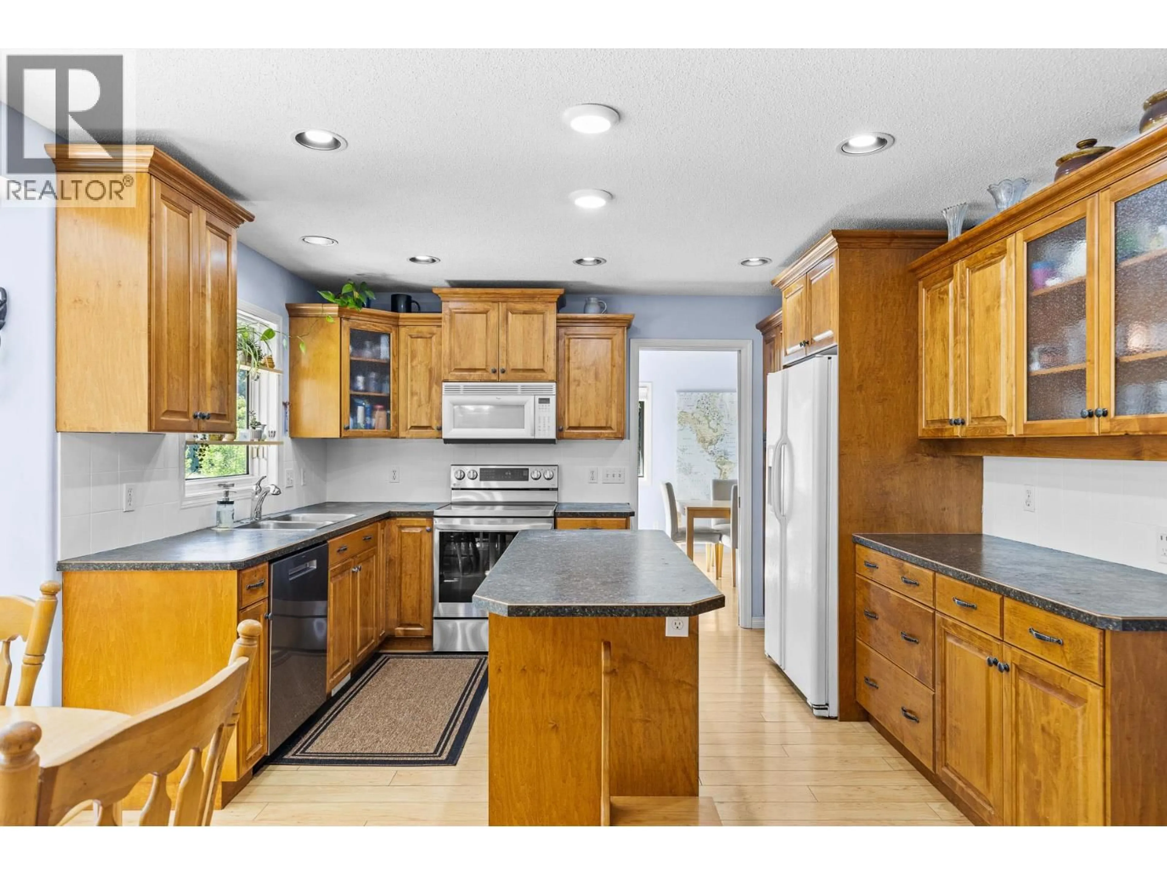 Open concept kitchen, ceramic/tile floor for 4015 MAHONIA DRIVE, Kelowna British Columbia V1W3Y2