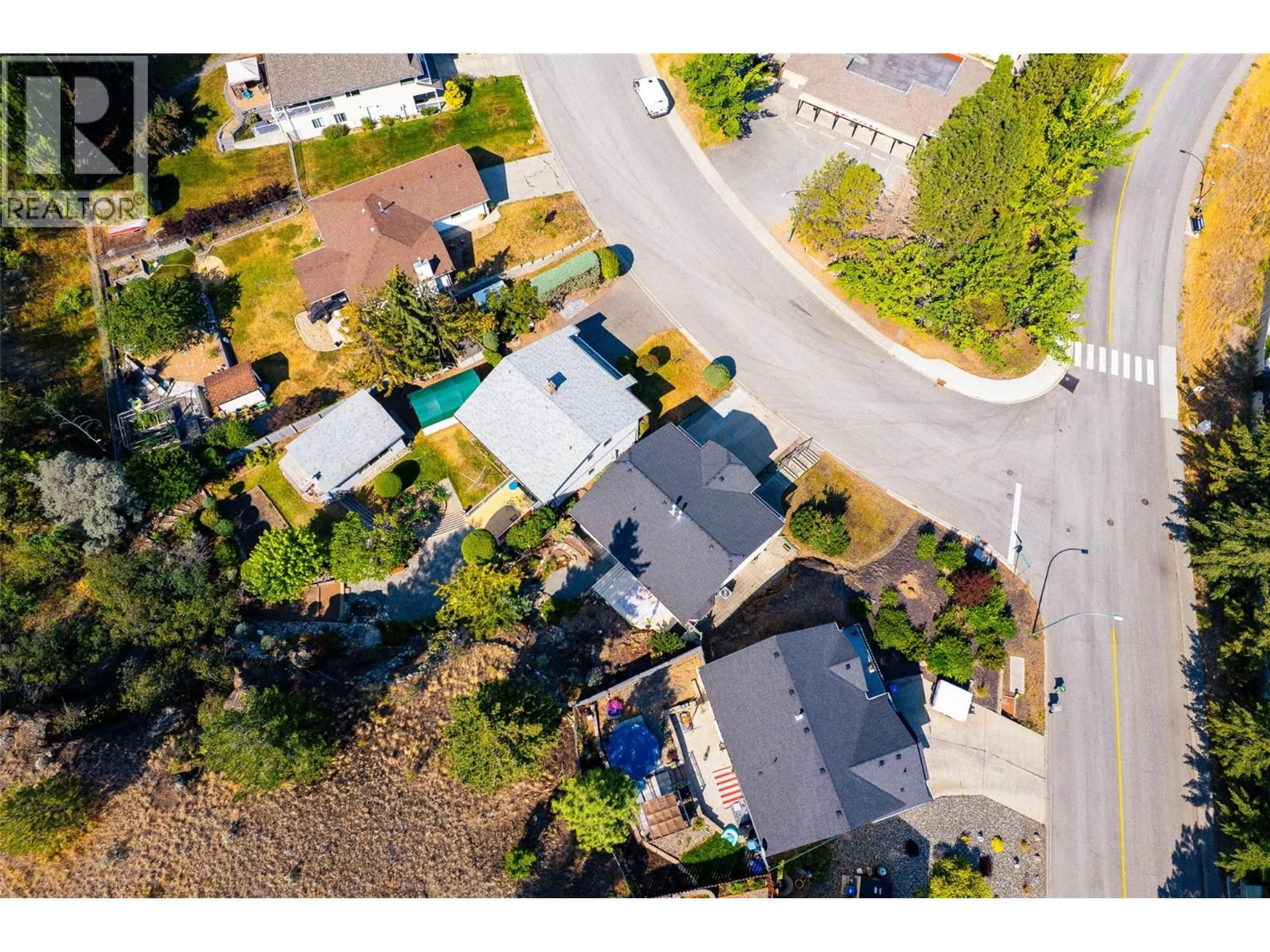 A pic from outside/outdoor area/front of a property/back of a property/a pic from drone, street for 913 GREYSTONE CRESCENT, Kamloops British Columbia V1S1K7