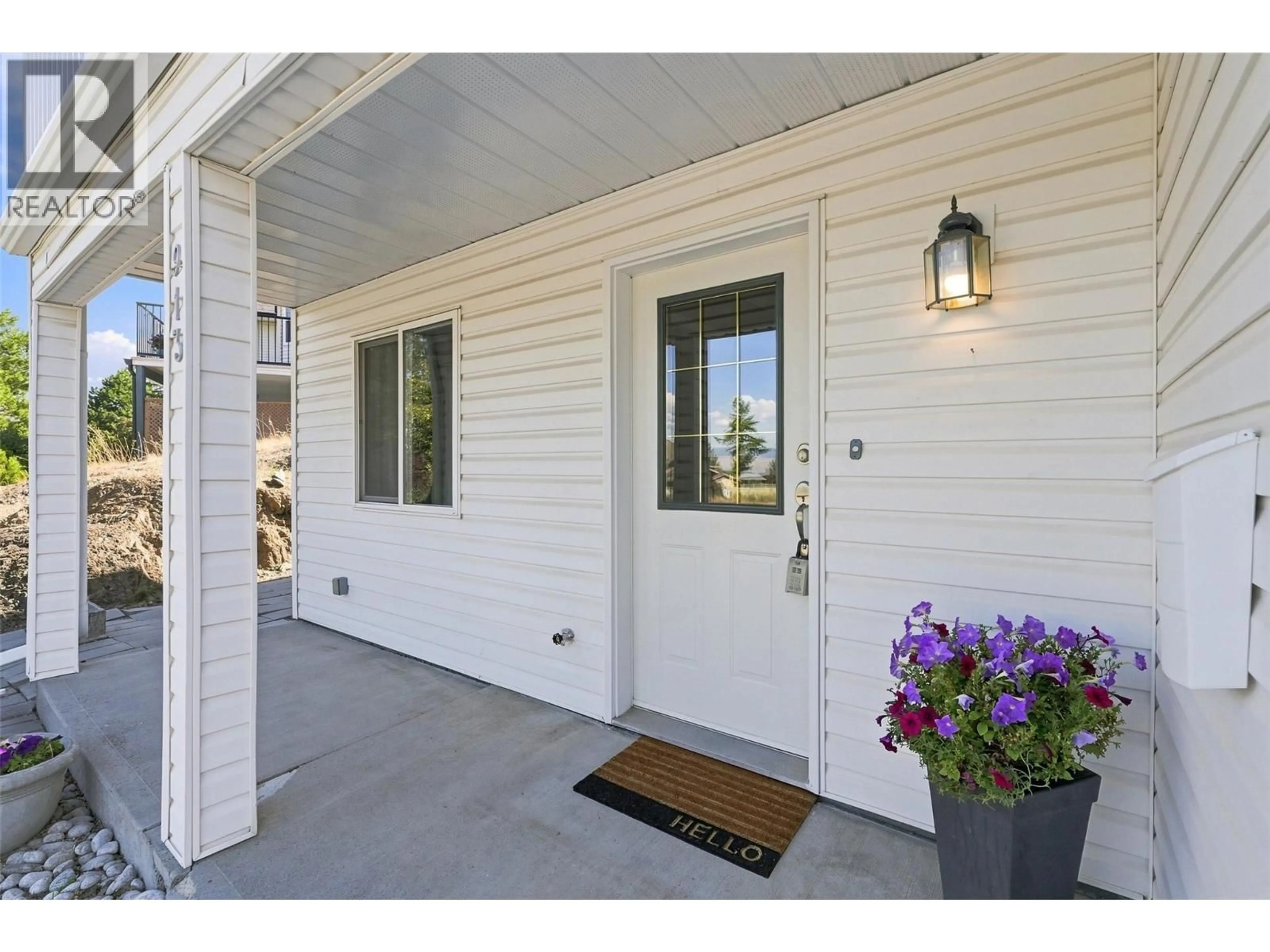 Indoor entryway for 913 GREYSTONE CRESCENT, Kamloops British Columbia V1S1K7