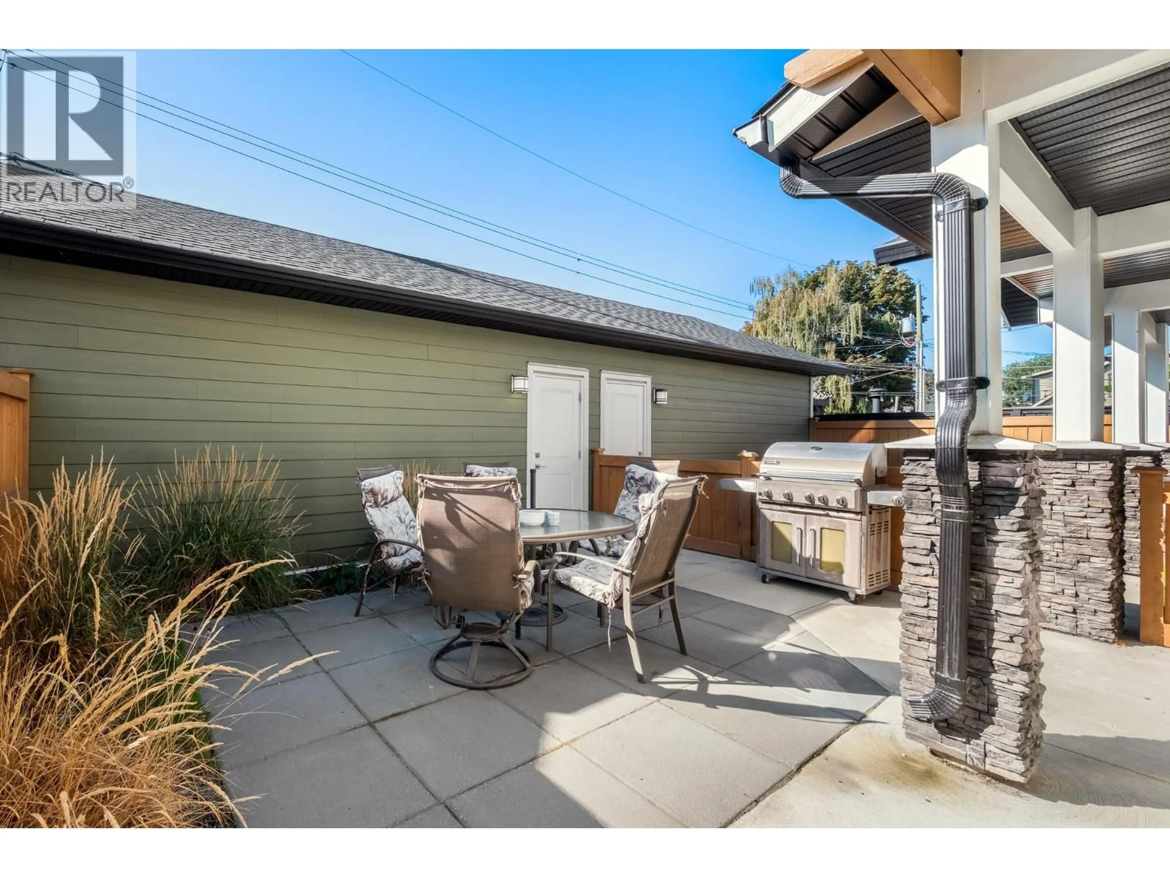 Patio, street for 4 - 825 CADDER AVENUE, Kelowna British Columbia V1Y5N7