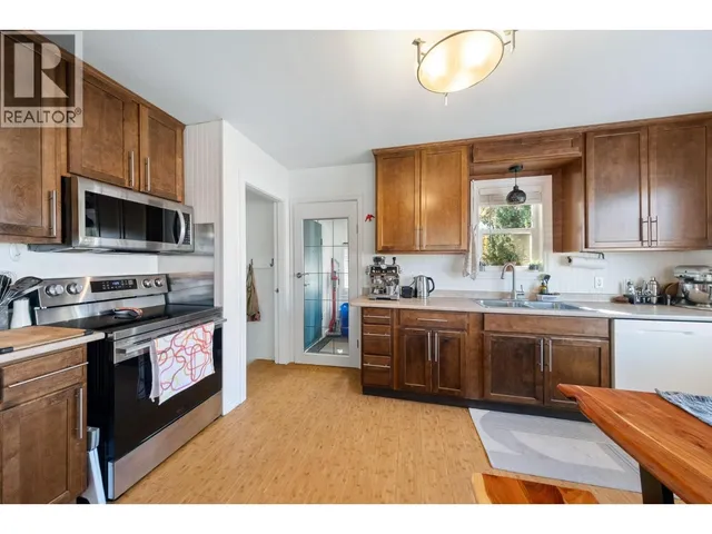 2202 42 AVENUE, Vernon 4