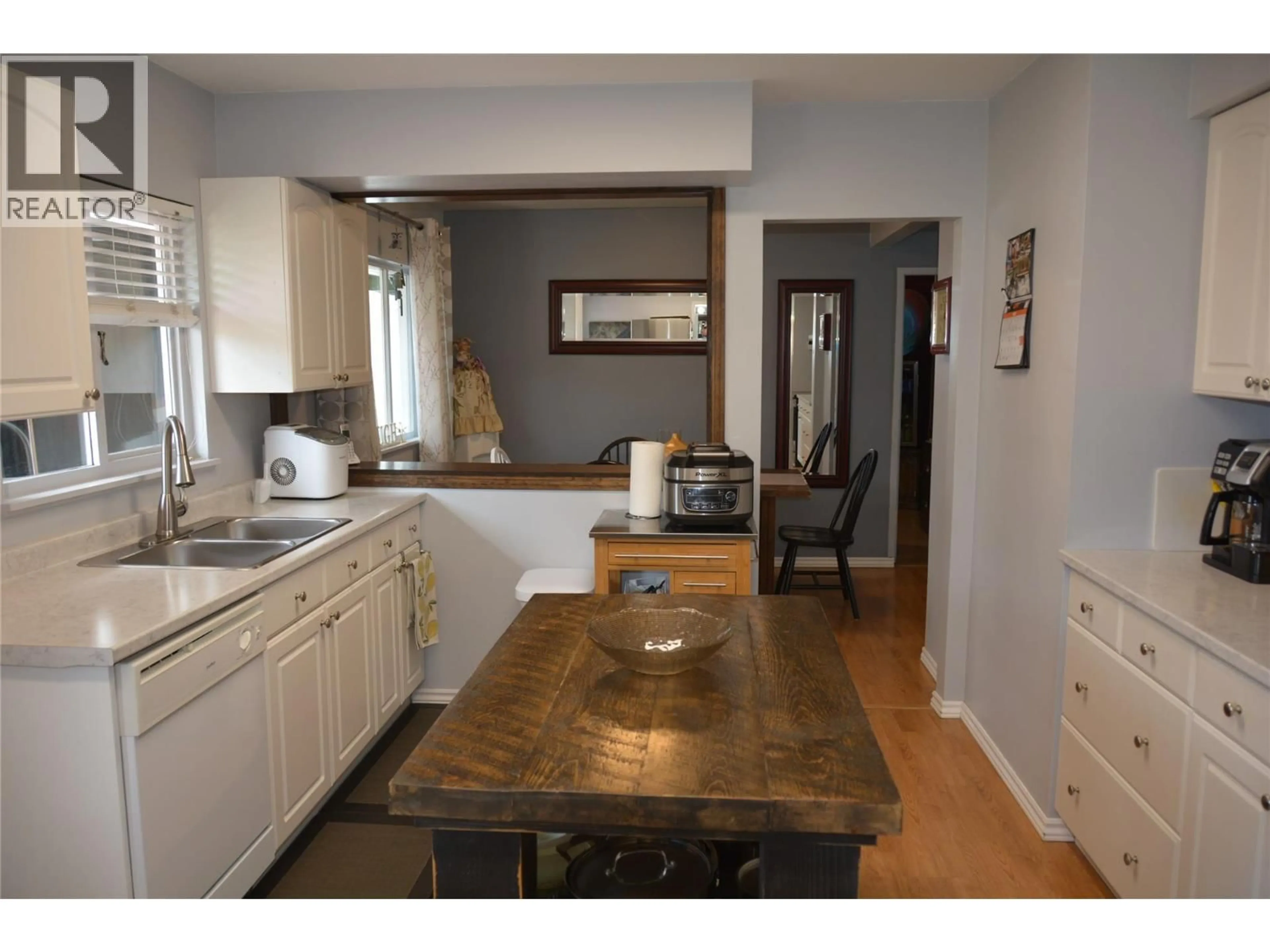 Open concept kitchen, unknown for 601 REGINA AVENUE, Kamloops British Columbia V2B1N6