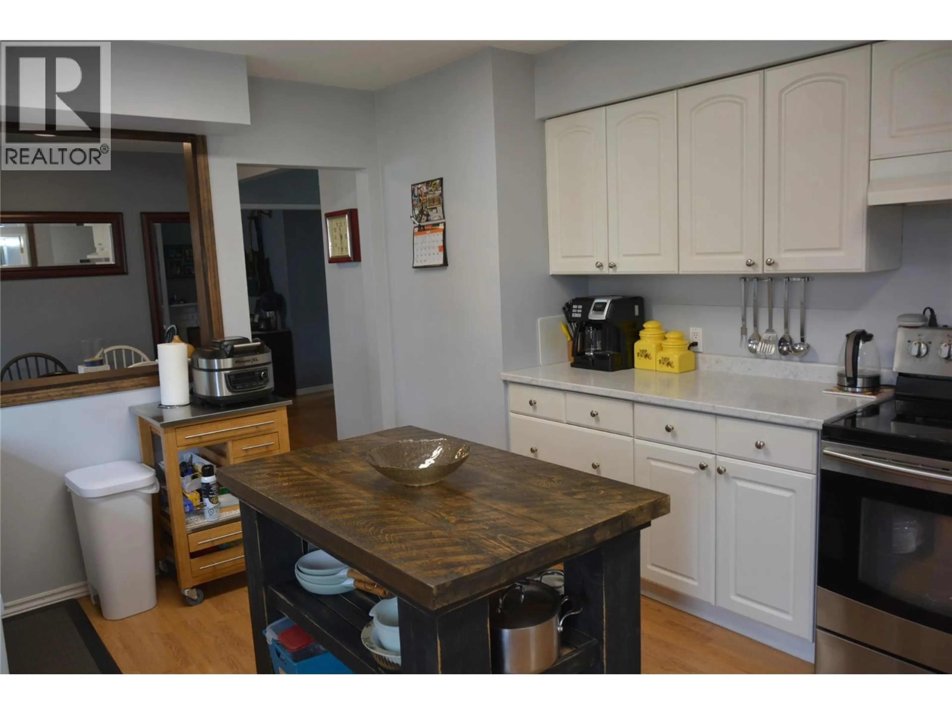 Open concept kitchen, unknown for 601 REGINA AVENUE, Kamloops British Columbia V2B1N6