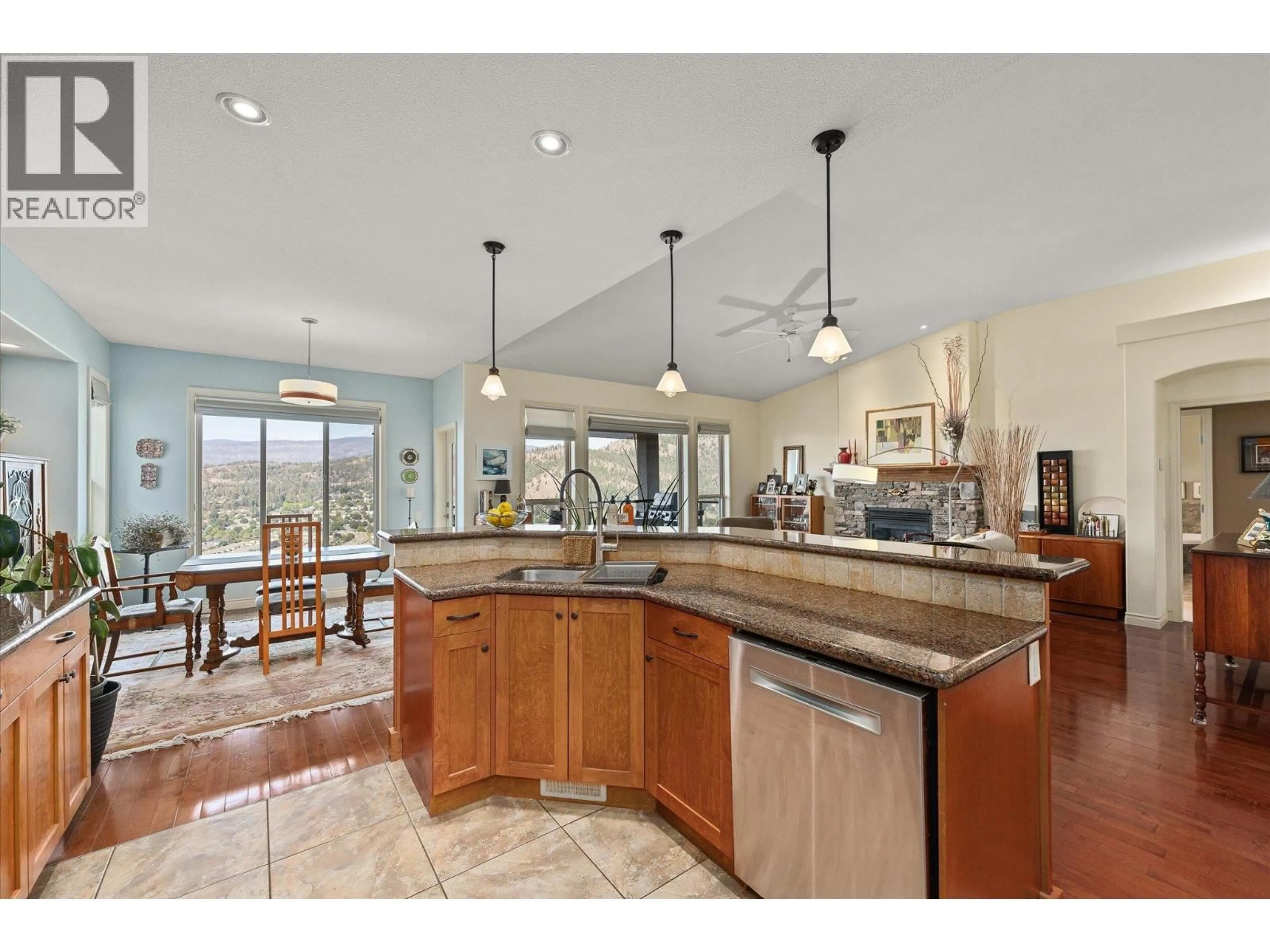 Open concept kitchen, ceramic/tile floor for 341 - 663 DENALI COURT, Kelowna British Columbia V1V2R4