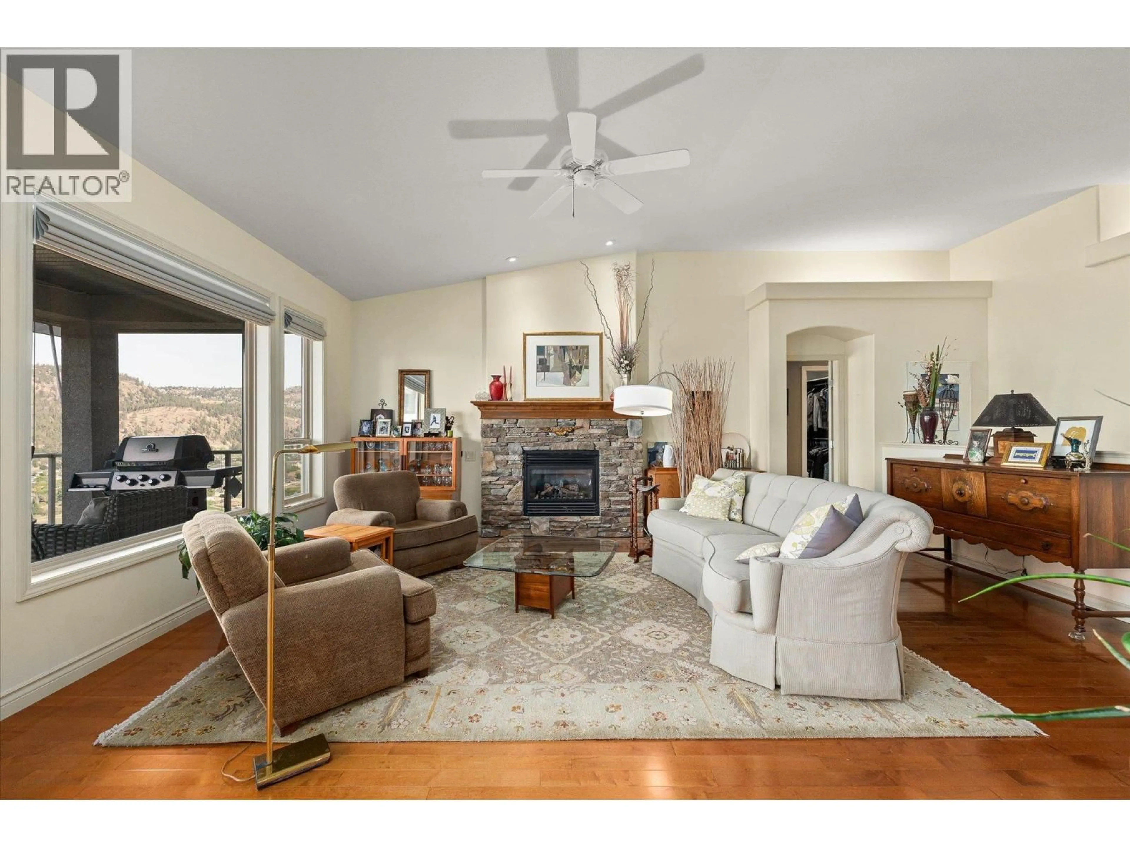 Living room with furniture, unknown for 341 - 663 DENALI COURT, Kelowna British Columbia V1V2R4