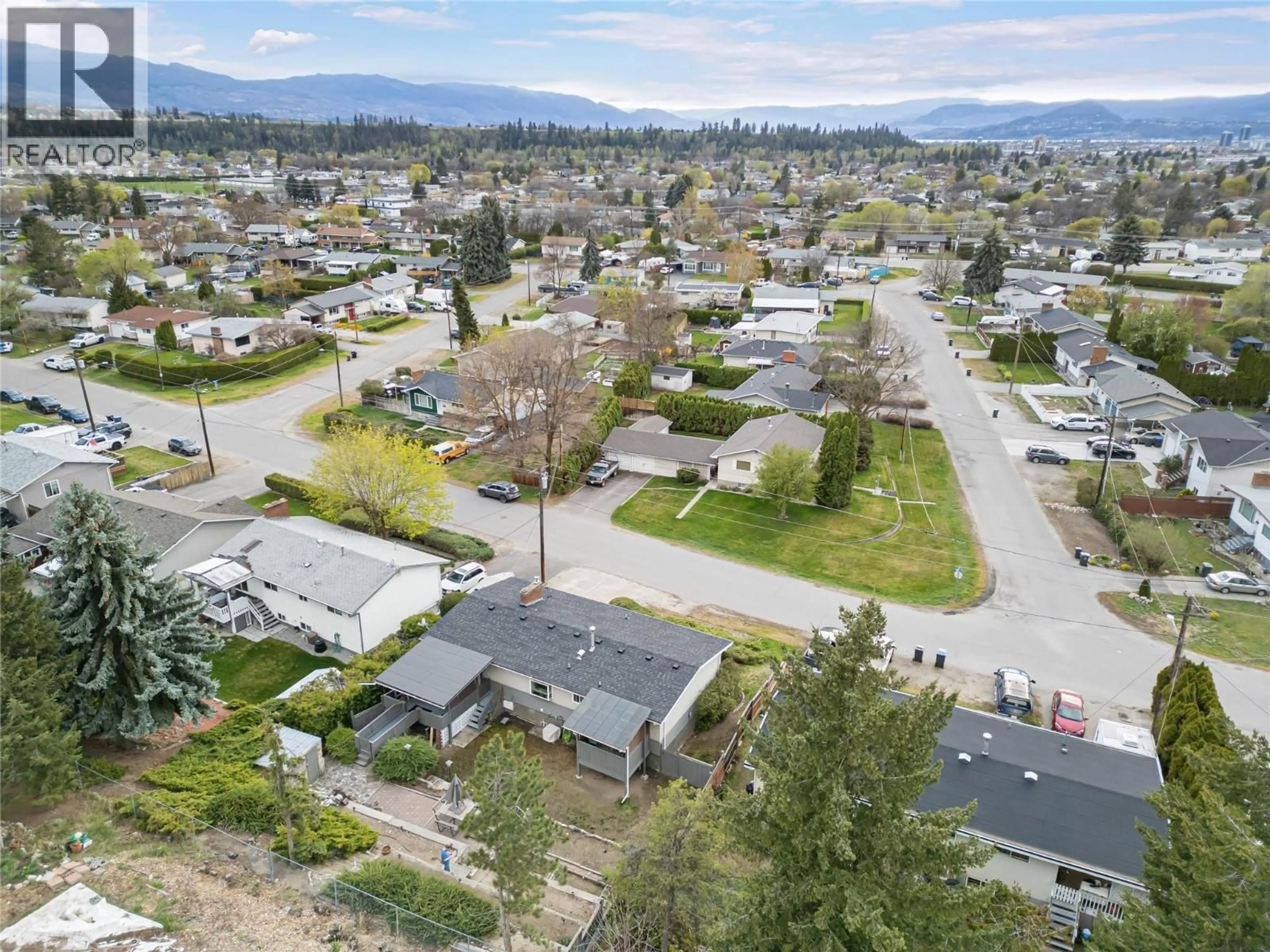 A pic from outside/outdoor area/front of a property/back of a property/a pic from drone, mountain view for 285 DELL ROAD, Kelowna British Columbia V1X3P5
