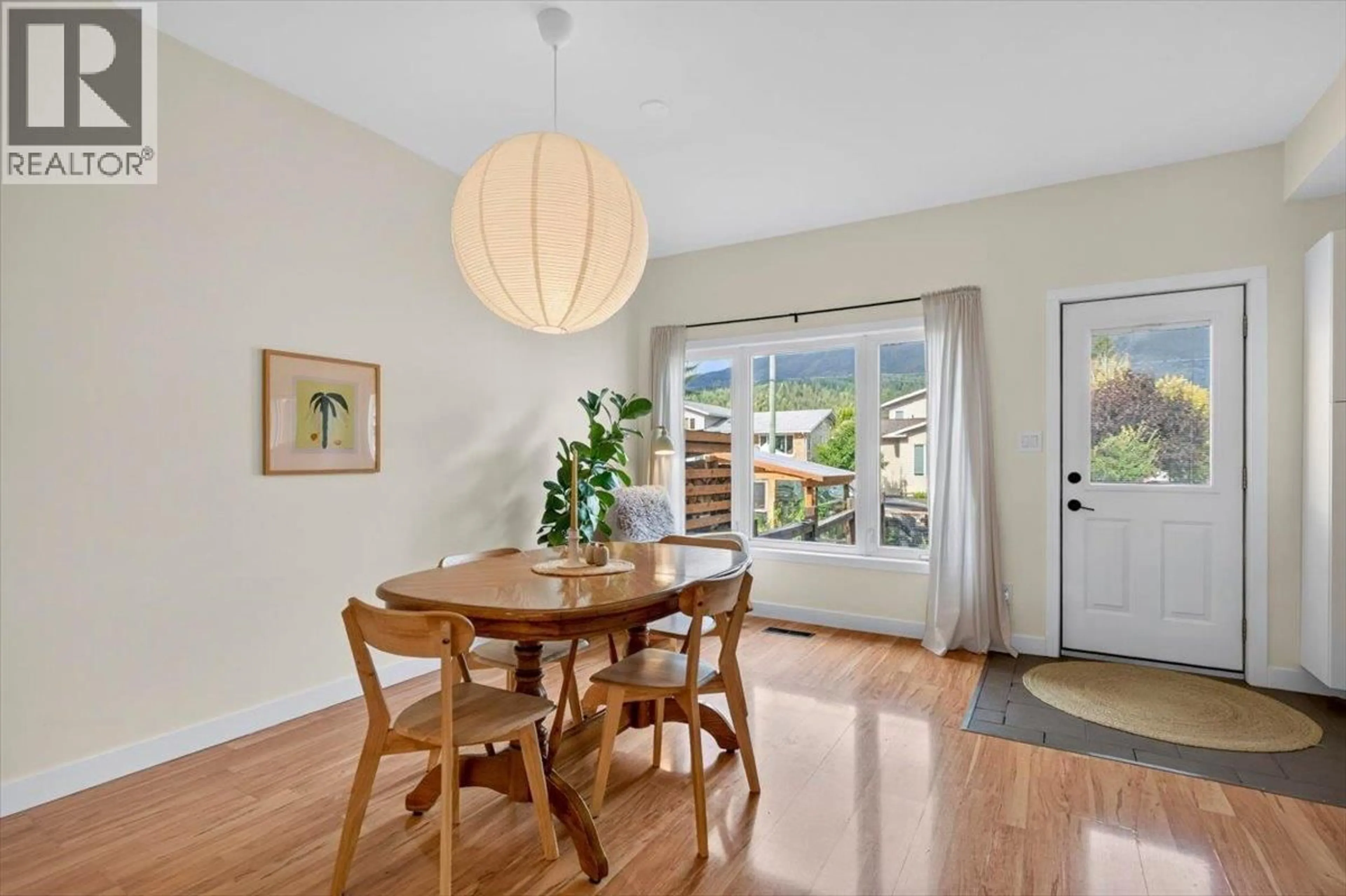 Dining room, wood/laminate floor for 1092 5TH AVENUE, Fernie British Columbia V0B1M0