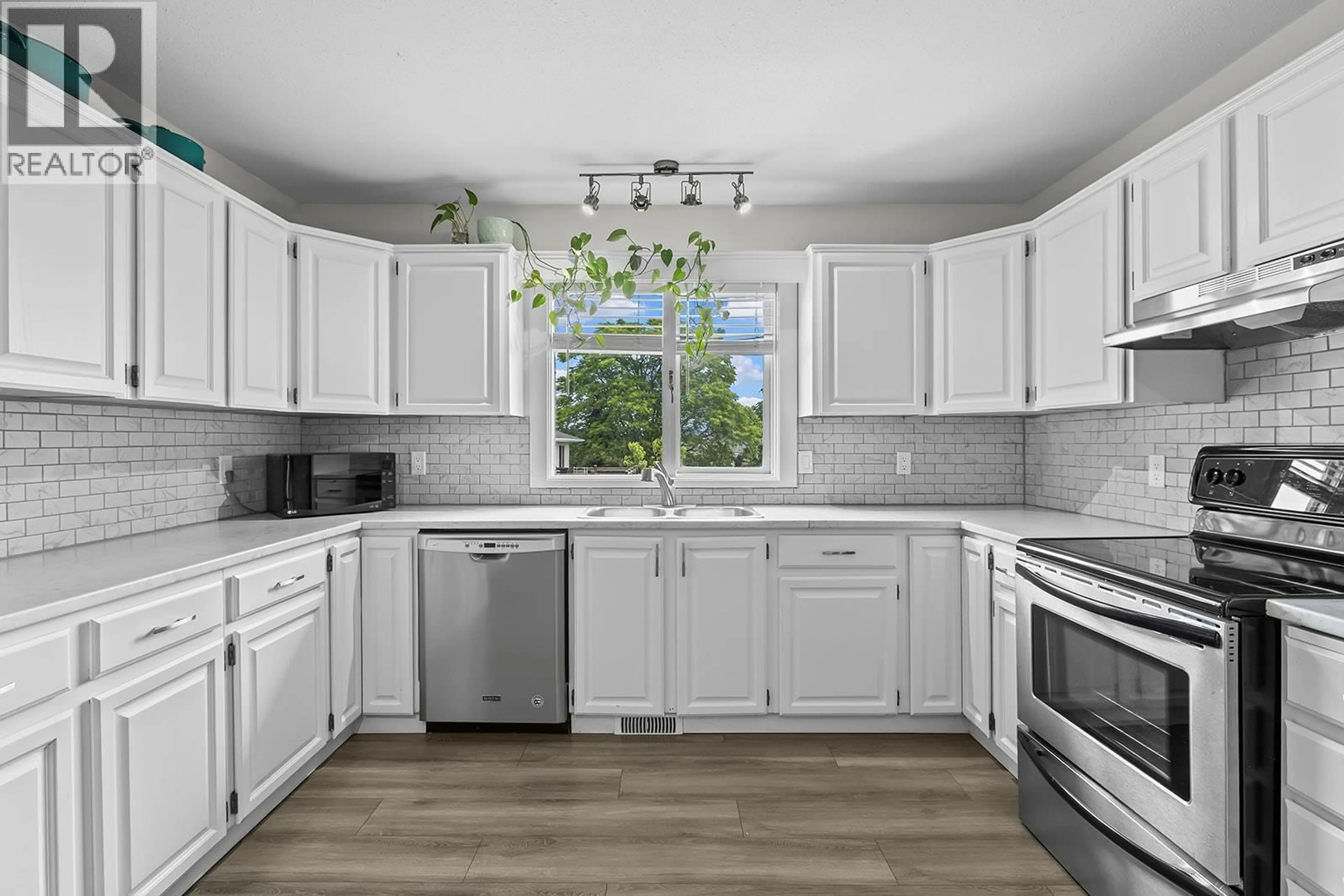 Open concept kitchen, ceramic/tile floor for 3463 LOGAN ROAD, West Kelowna British Columbia V4T1N6