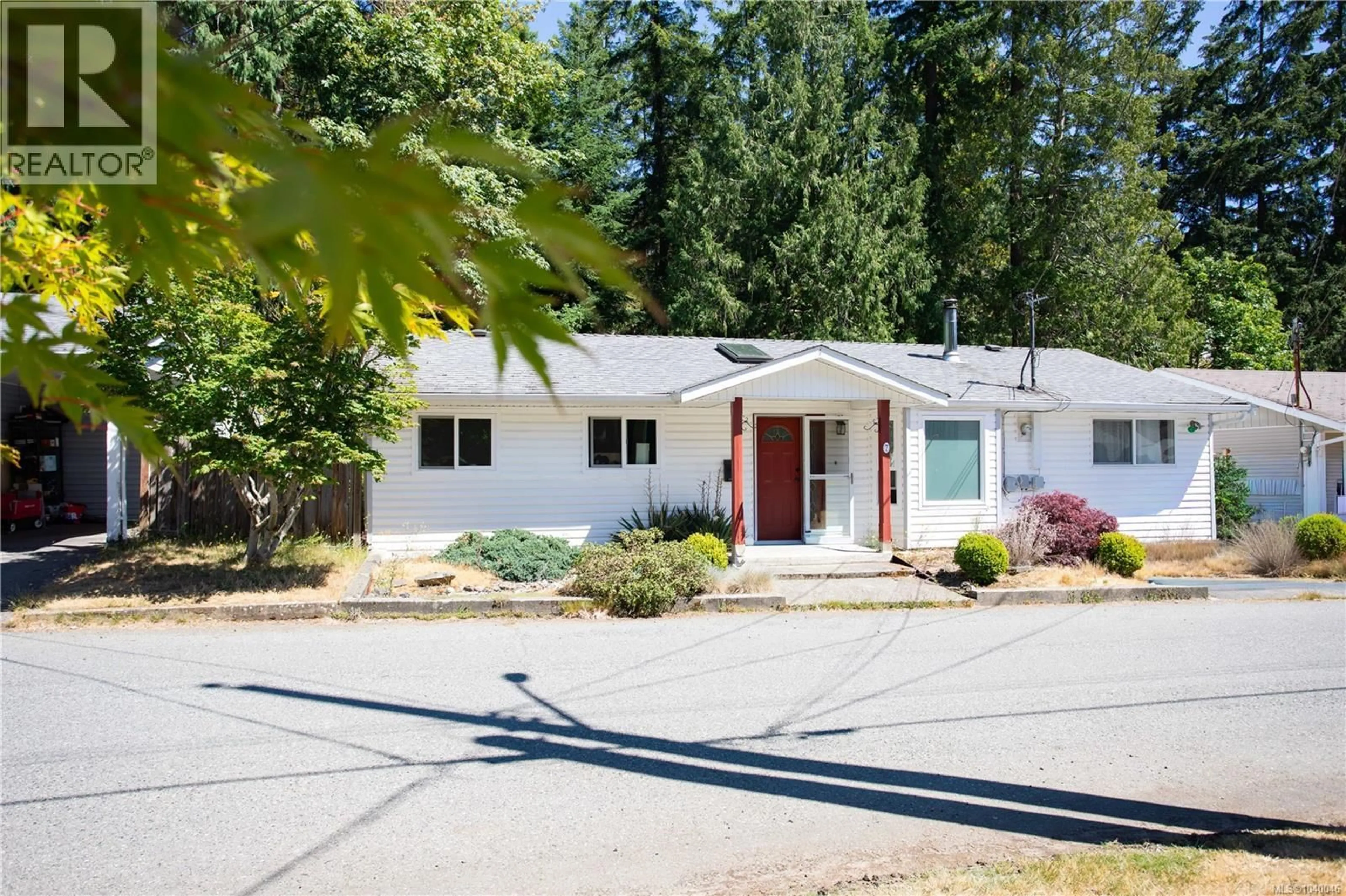 Home with vinyl exterior material, street for 7 - 4604 HAMMOND BAY ROAD, Nanaimo British Columbia V9T5B1