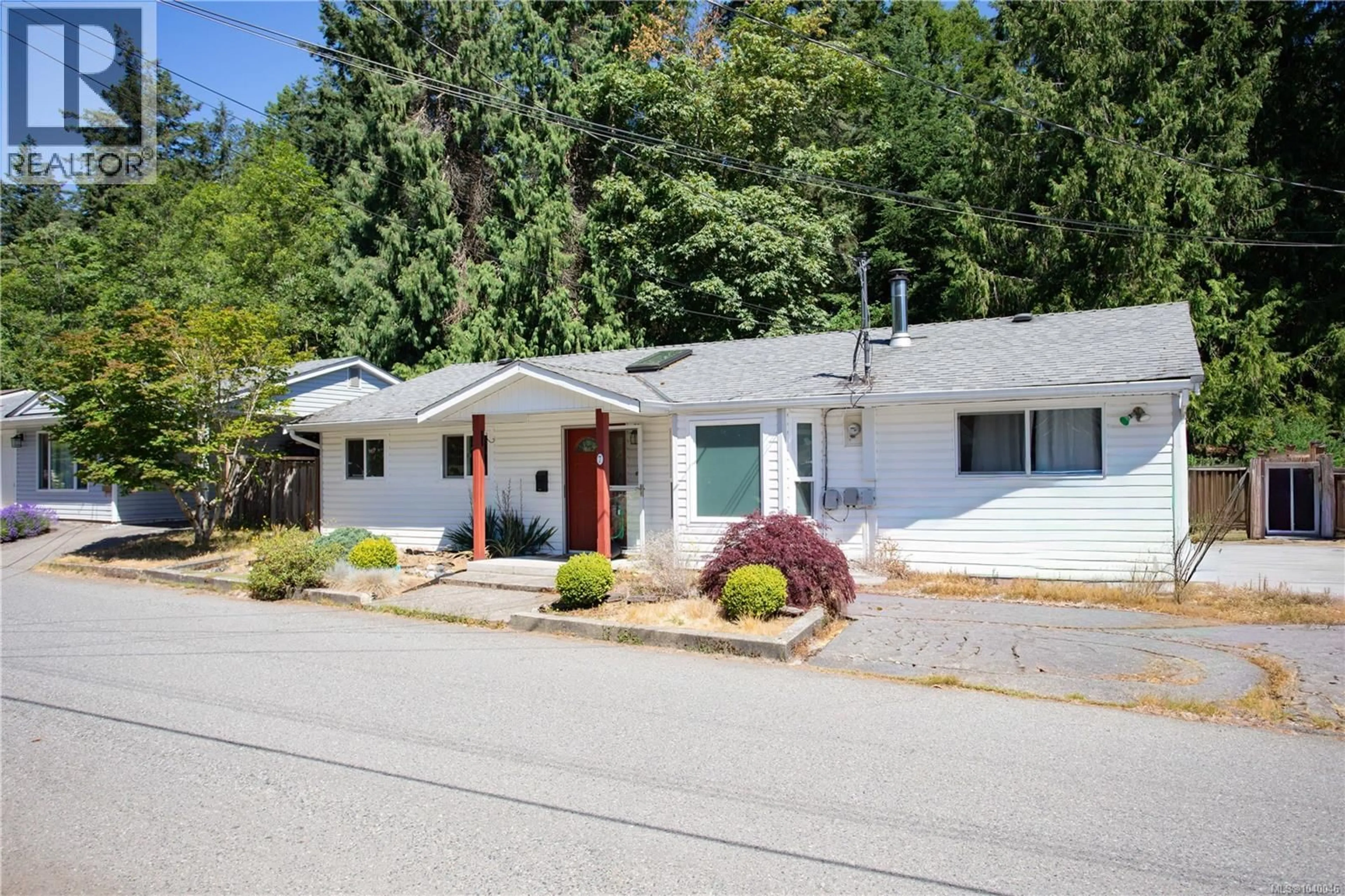 Home with vinyl exterior material, street for 7 - 4604 HAMMOND BAY ROAD, Nanaimo British Columbia V9T5B1