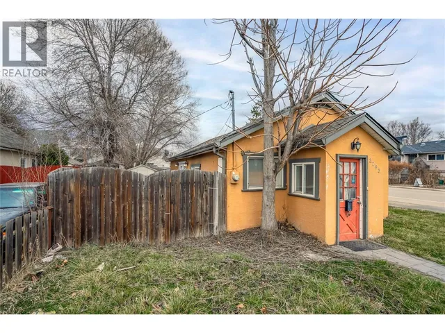 2293 WOODLAWN STREET, Kelowna 3