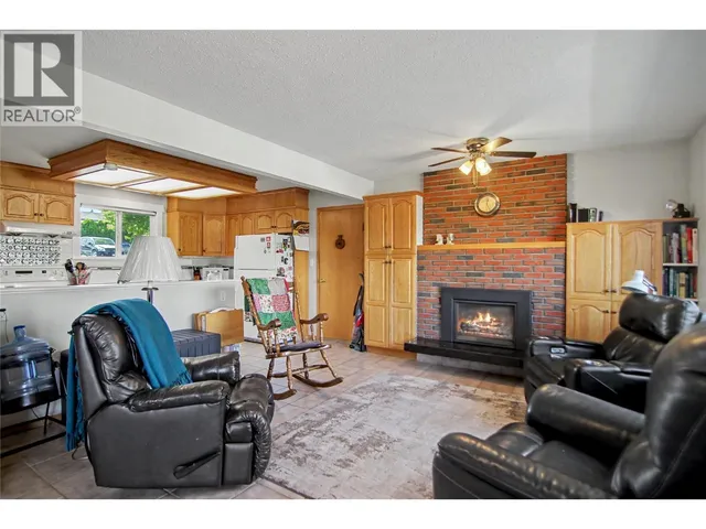 2250 BLAIR COURT, Lake Country 5