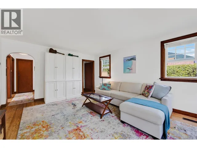 709 FOURTH STREET, Nelson 5