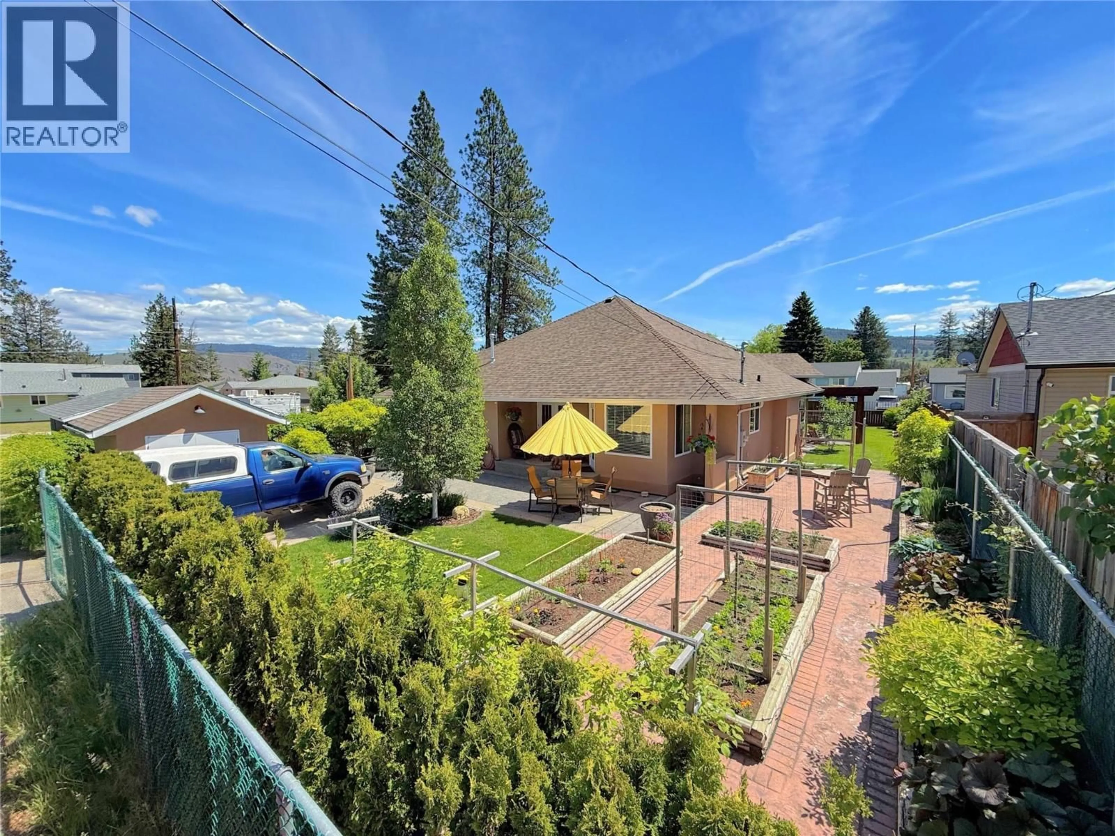 A pic from outside/outdoor area/front of a property/back of a property/a pic from drone, city buildings view from balcony for 389 BILLITER AVENUE, Princeton British Columbia V0X1W0