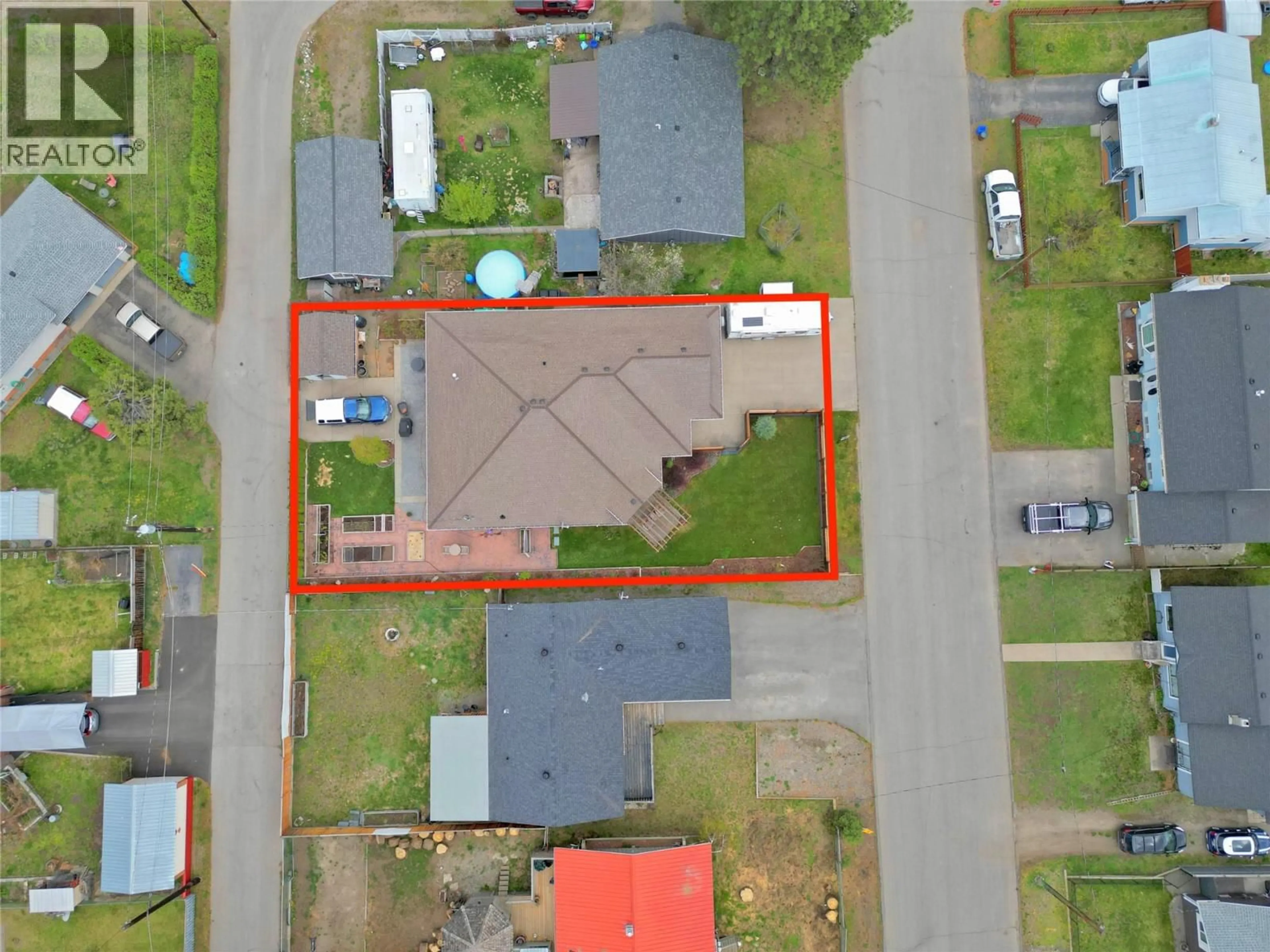 A pic from outside/outdoor area/front of a property/back of a property/a pic from drone, street for 389 BILLITER AVENUE, Princeton British Columbia V0X1W0