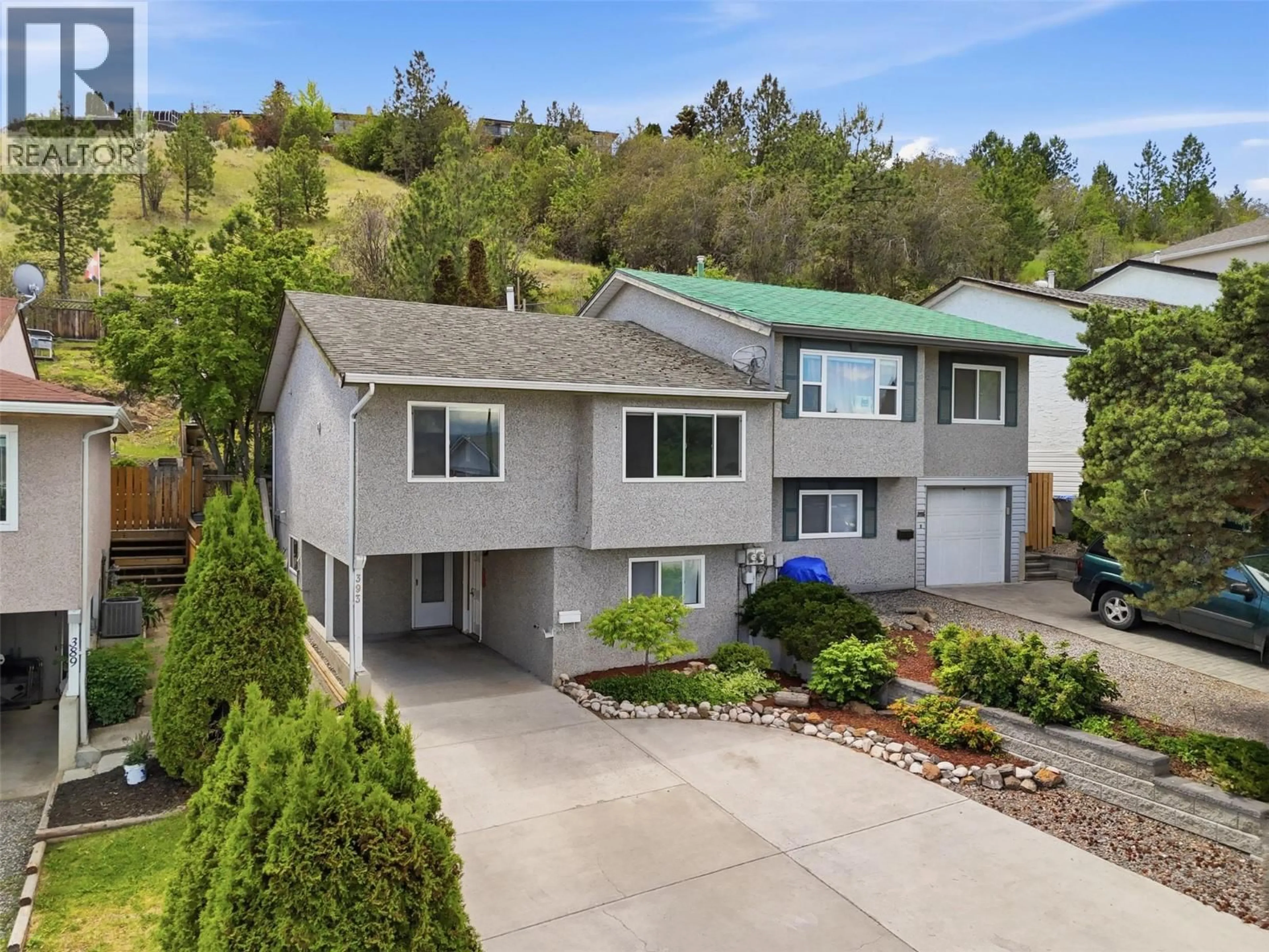 A pic from outside/outdoor area/front of a property/back of a property/a pic from drone, street for 393 WADDINGTON DRIVE, Kamloops British Columbia V2E1S3