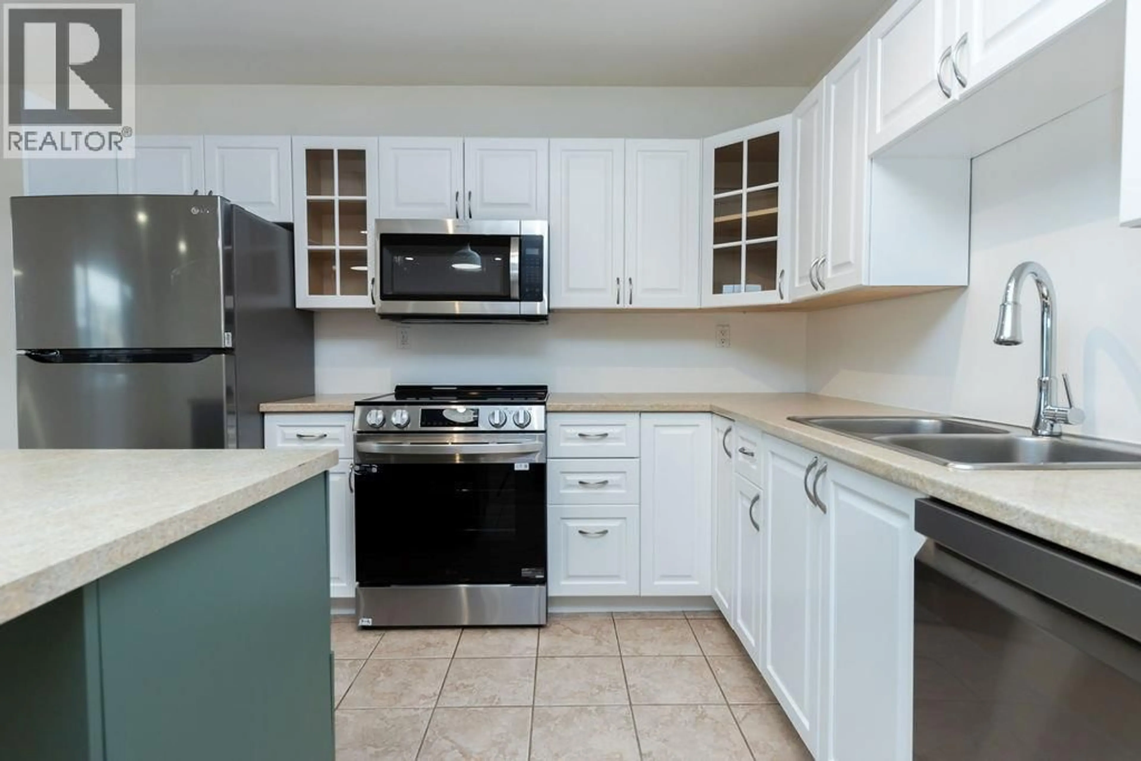 Standard kitchen, ceramic/tile floor for 393 WADDINGTON DRIVE, Kamloops British Columbia V2E1S3