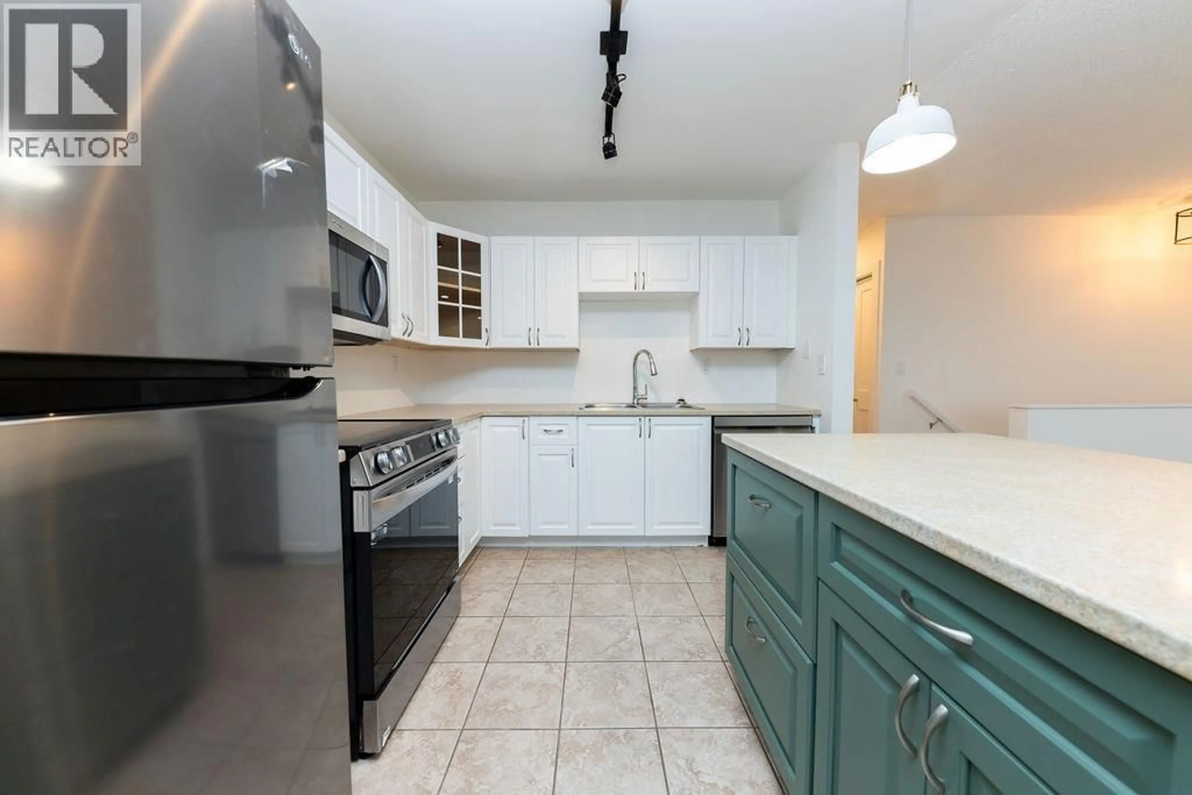 Standard kitchen, ceramic/tile floor for 393 WADDINGTON DRIVE, Kamloops British Columbia V2E1S3