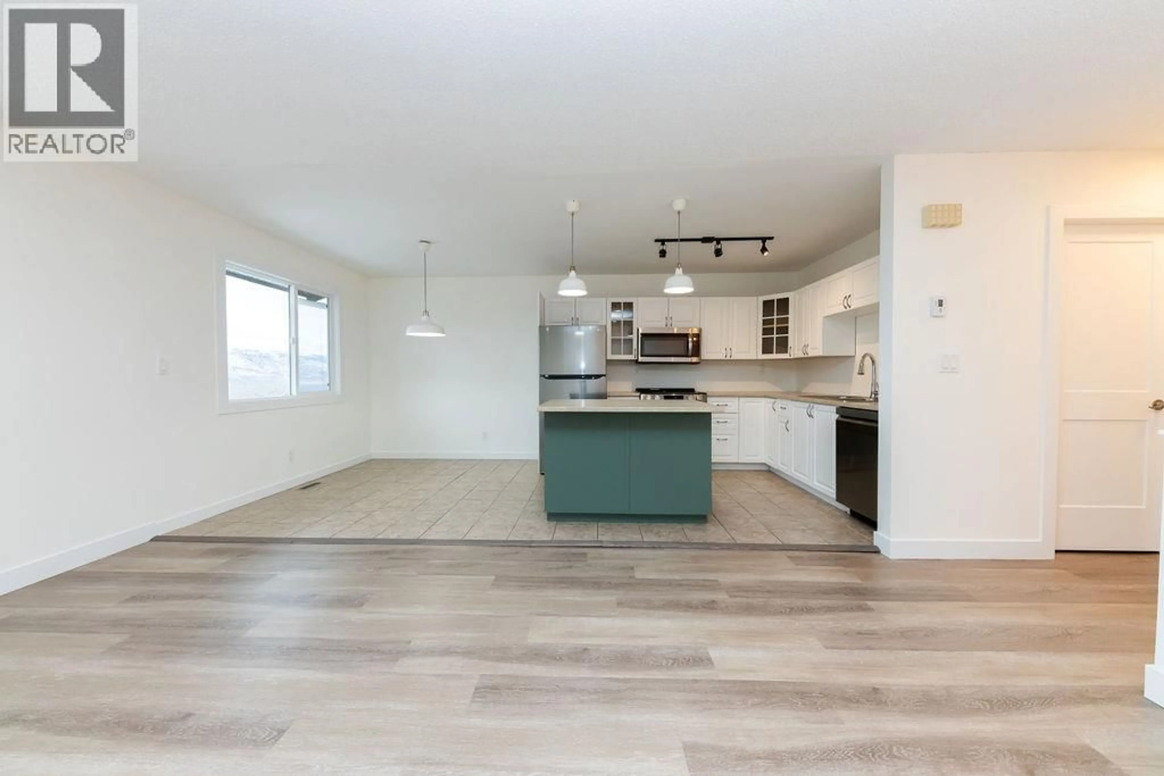 Open concept kitchen, unknown for 393 WADDINGTON DRIVE, Kamloops British Columbia V2E1S3