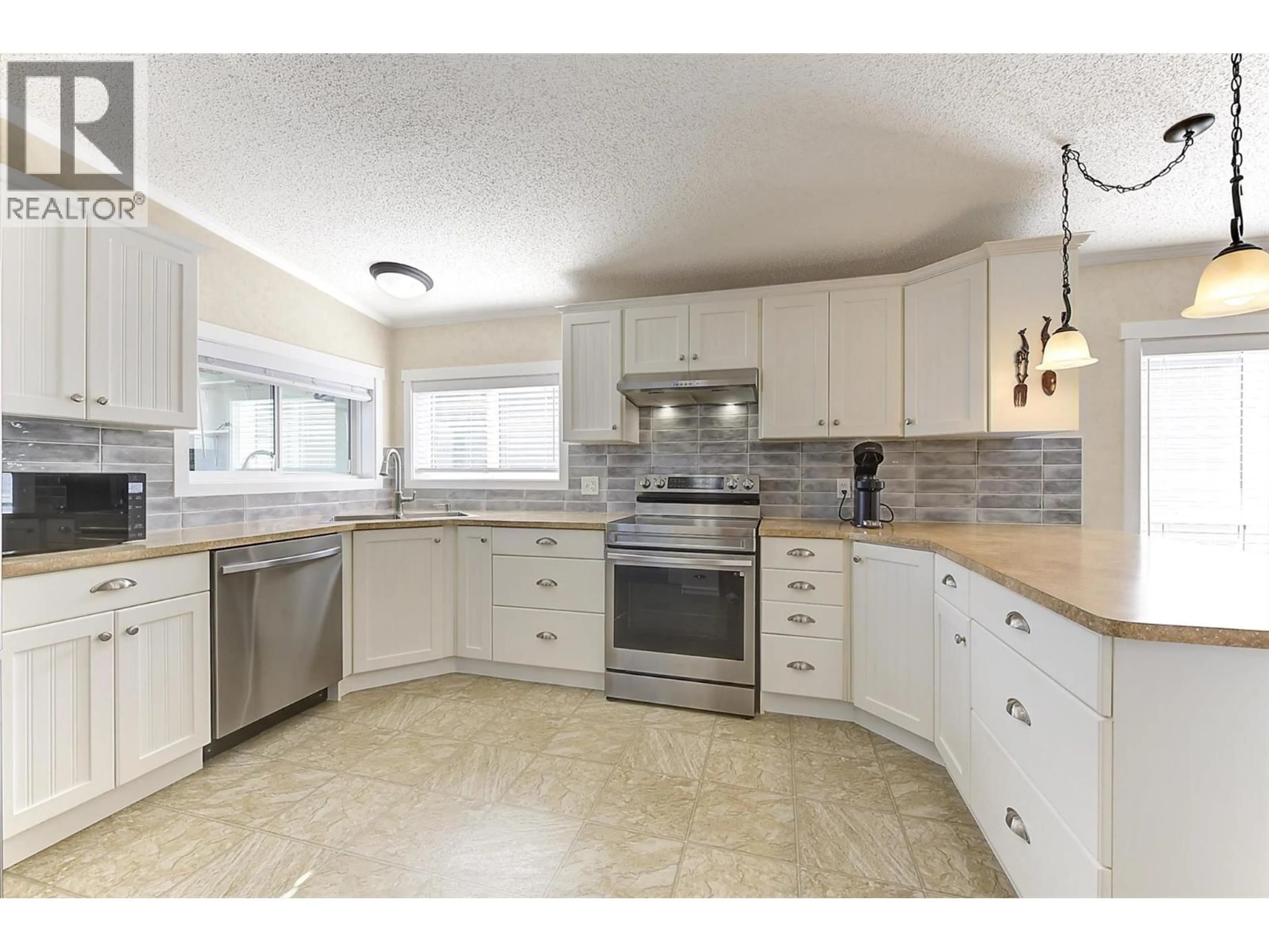 Open concept kitchen, ceramic/tile floor for 1304 - 2440 OLD OKANAGAN HIGHWAY, West Kelowna British Columbia V4T3A2
