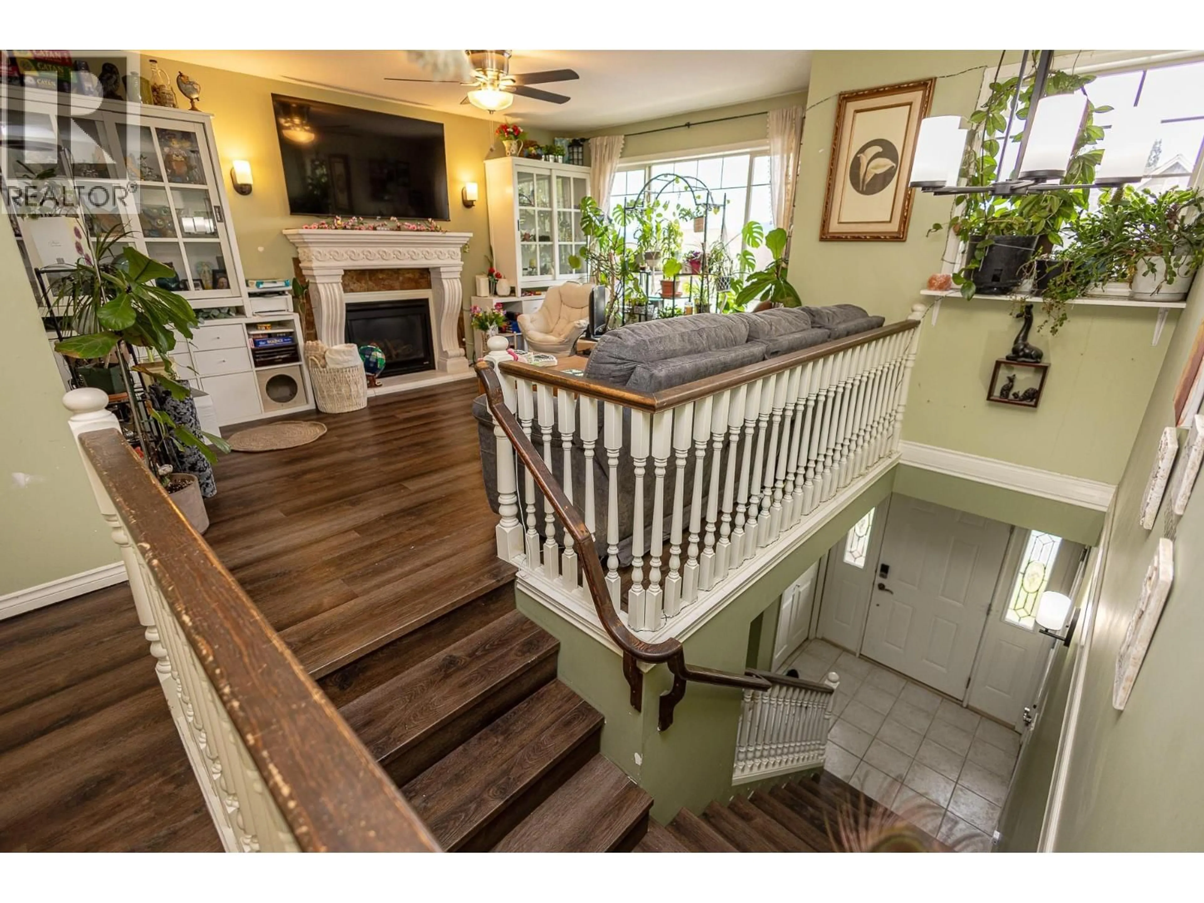 Indoor entryway for 1469 KLOPPENBURG ROAD, Kelowna British Columbia V1P1N6