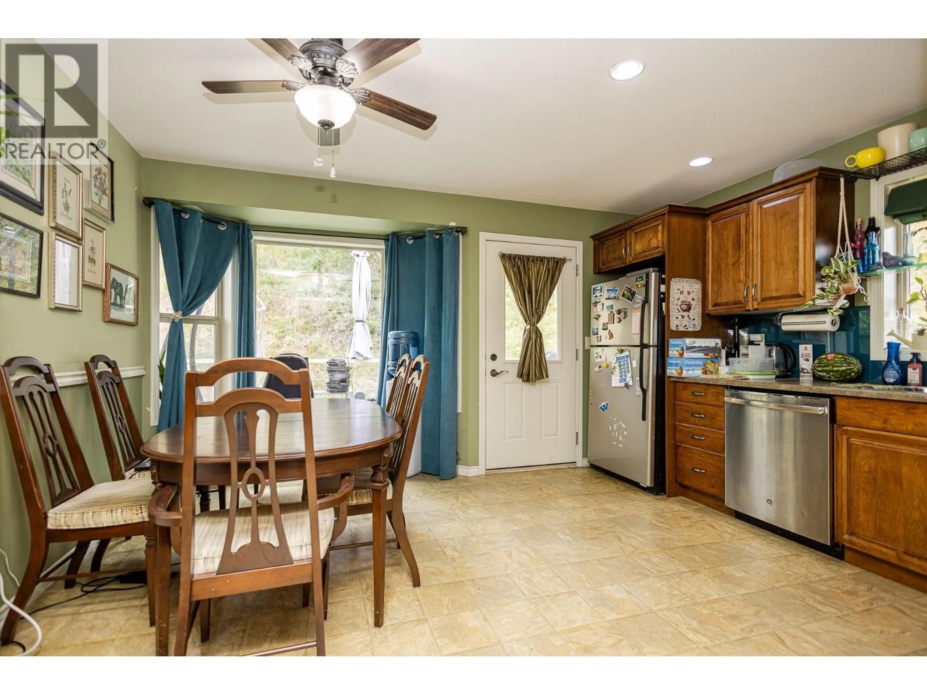 Open concept kitchen, ceramic/tile floor for 1469 KLOPPENBURG ROAD, Kelowna British Columbia V1P1N6