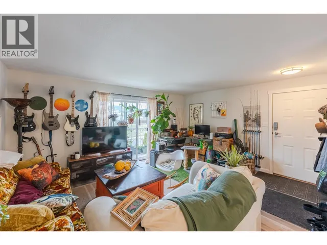 201 - 542 WADE AVENUE WEST, Penticton 3