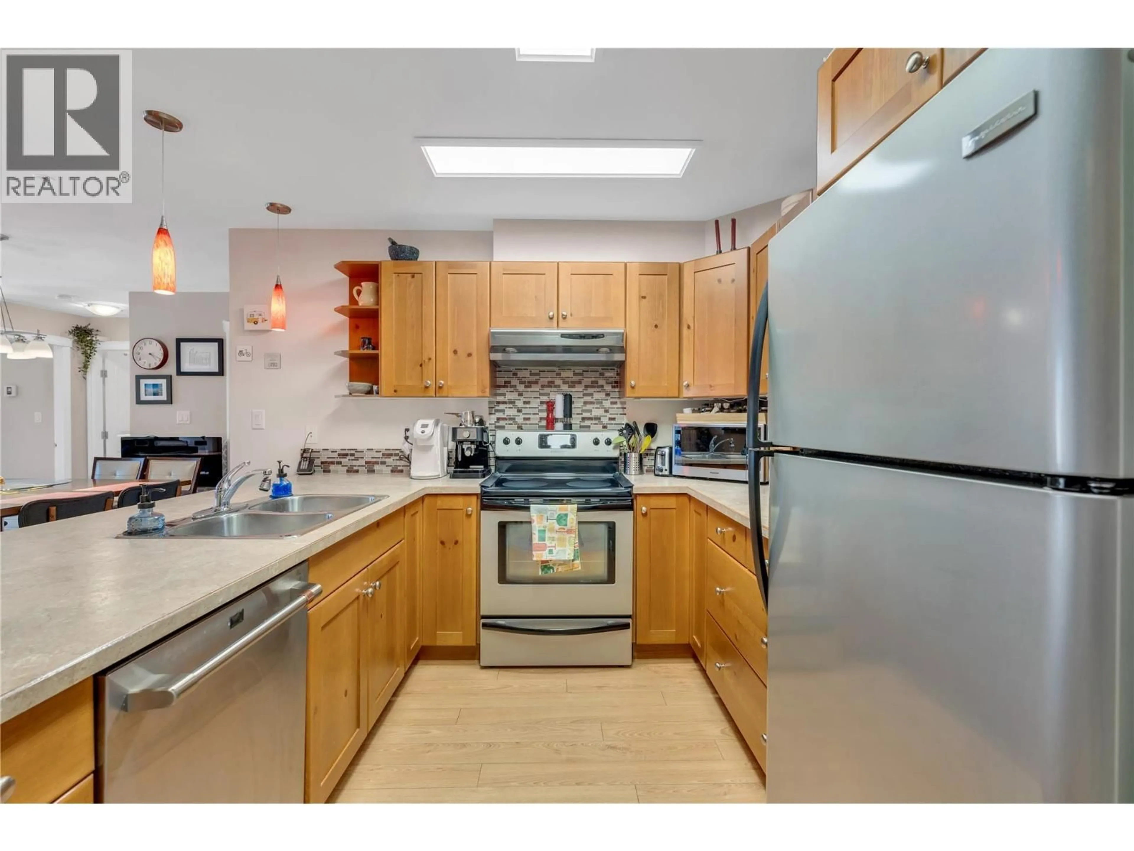Standard kitchen, unknown for 203 - 101 COSSAR AVENUE, Penticton British Columbia V2A2V3