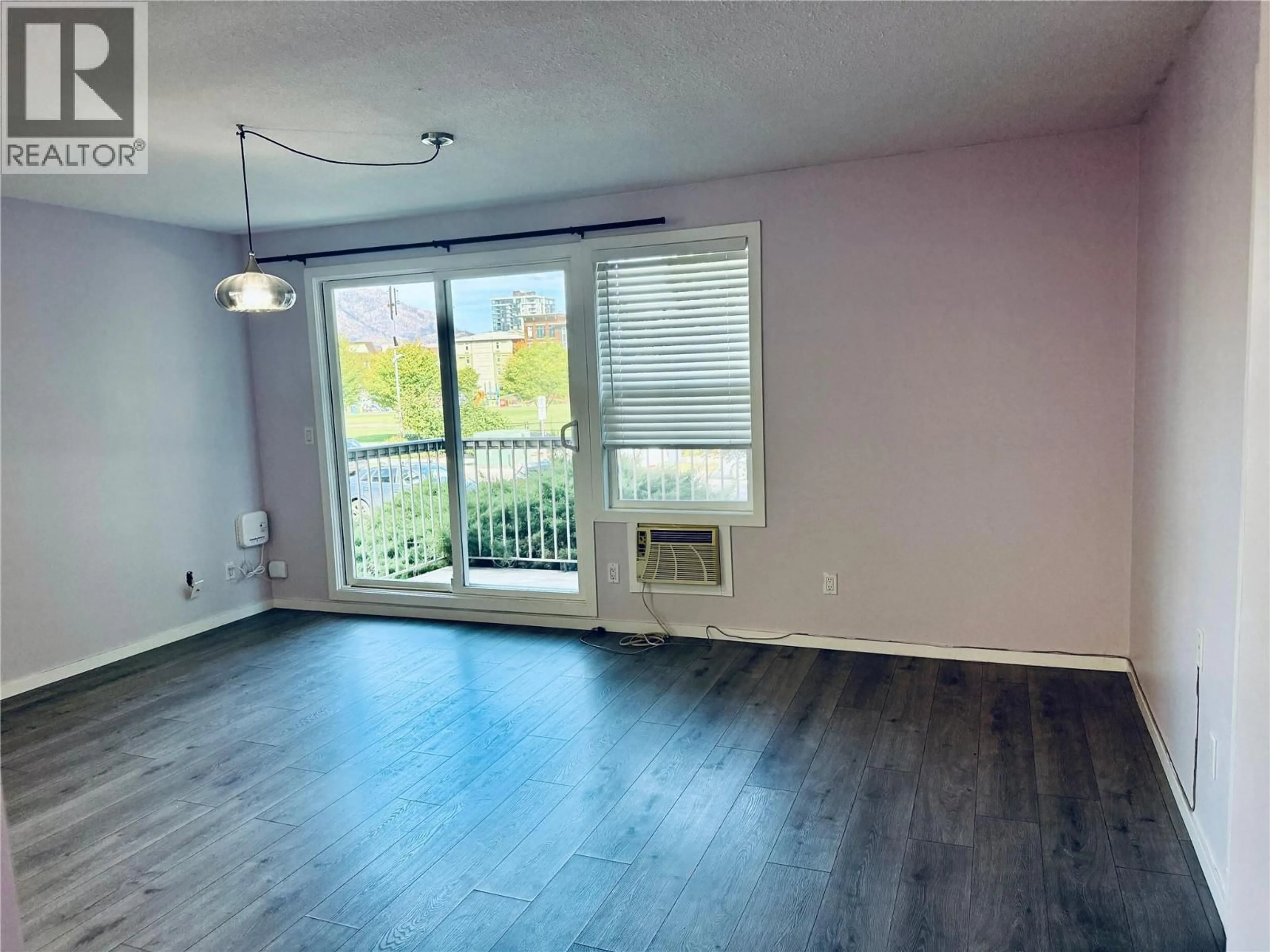 A pic of a room for 101 - 625 ROWCLIFFE AVENUE, Kelowna British Columbia V1Y5Y8