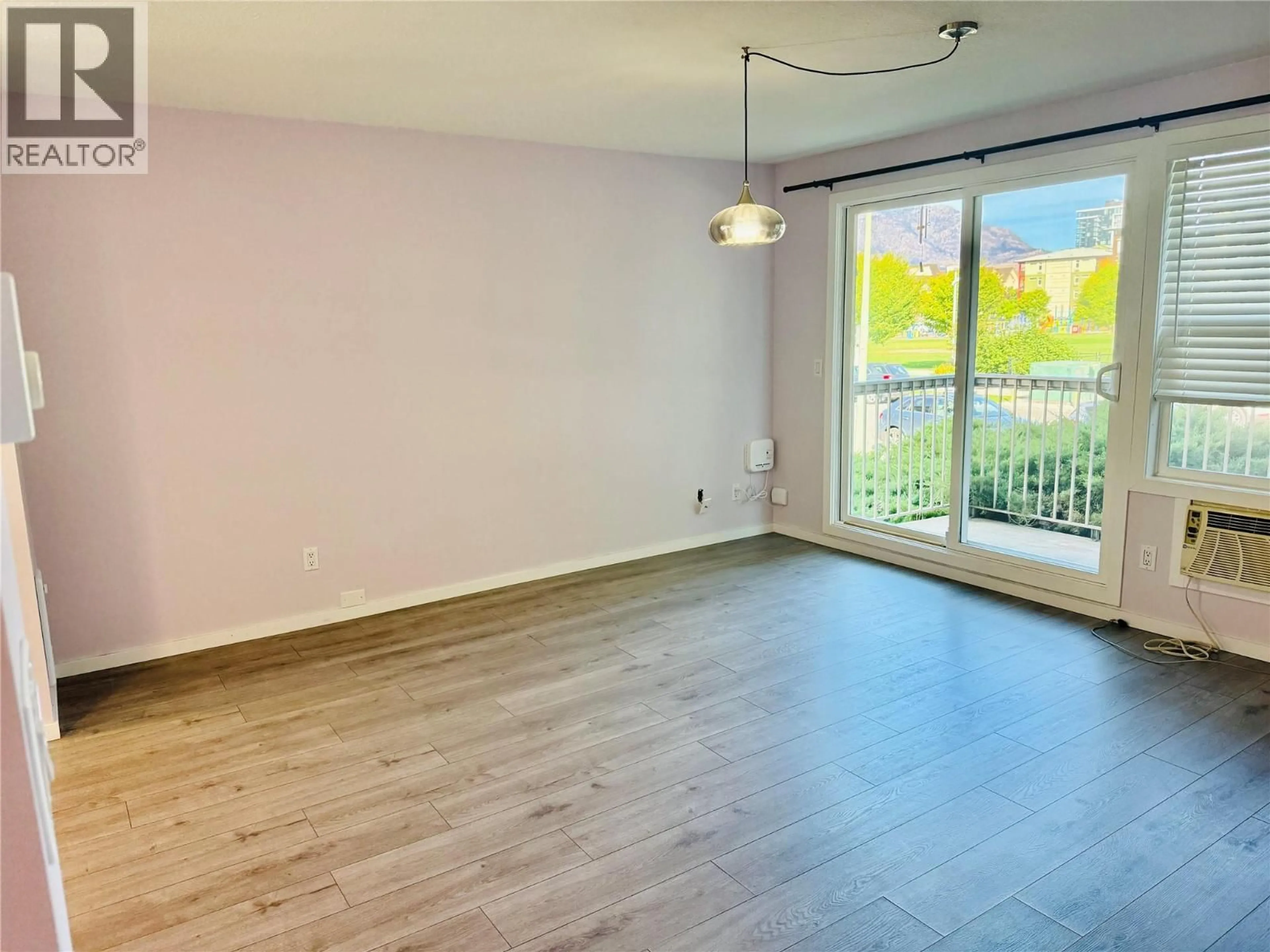 A pic of a room for 101 - 625 ROWCLIFFE AVENUE, Kelowna British Columbia V1Y5Y8