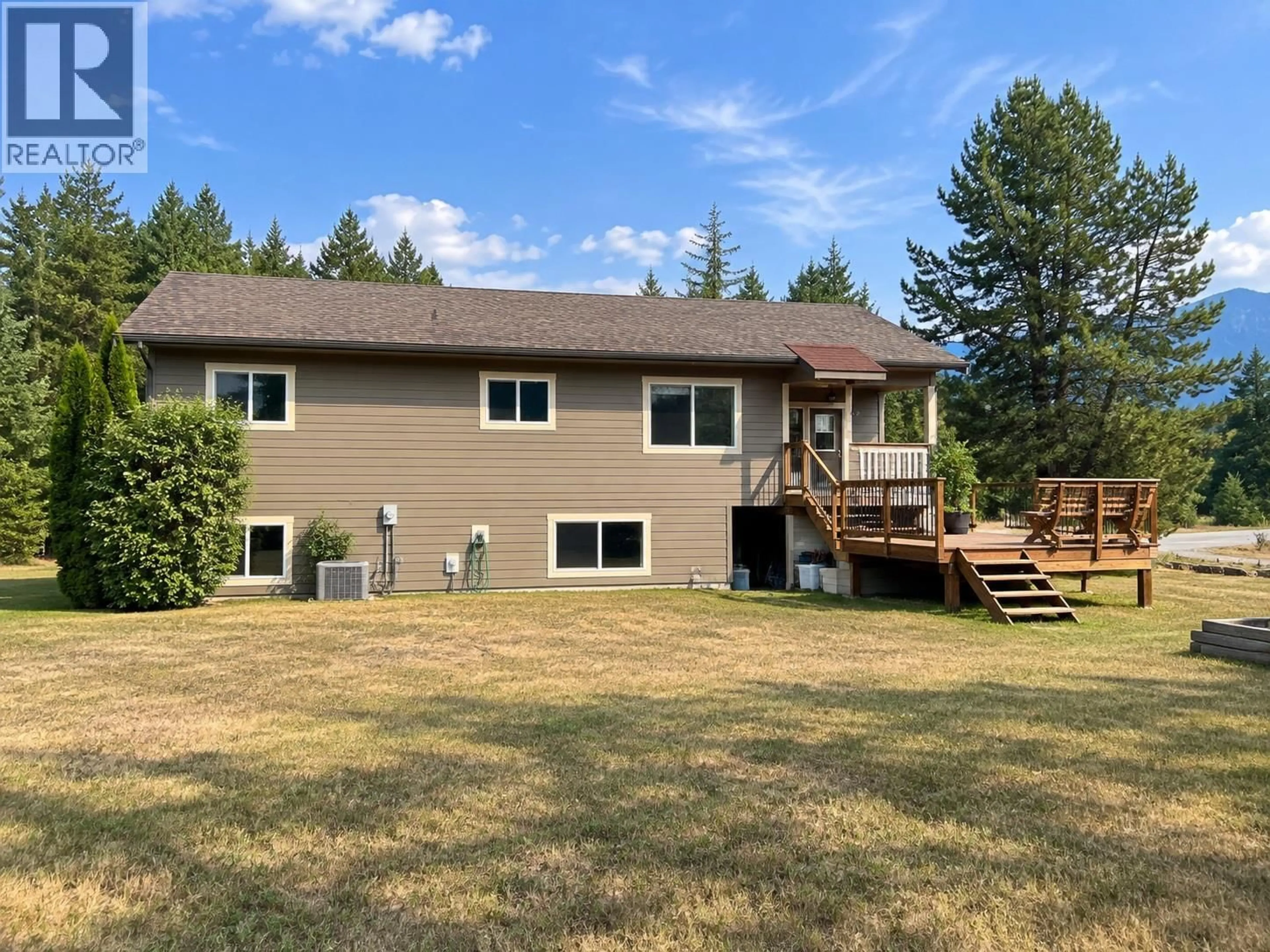 Home with vinyl exterior material, unknown for 218 10TH AVENUE NORTHWEST, Nakusp British Columbia V0G1R0