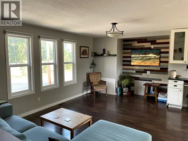 218 10TH AVENUE NORTHWEST, Nakusp 5