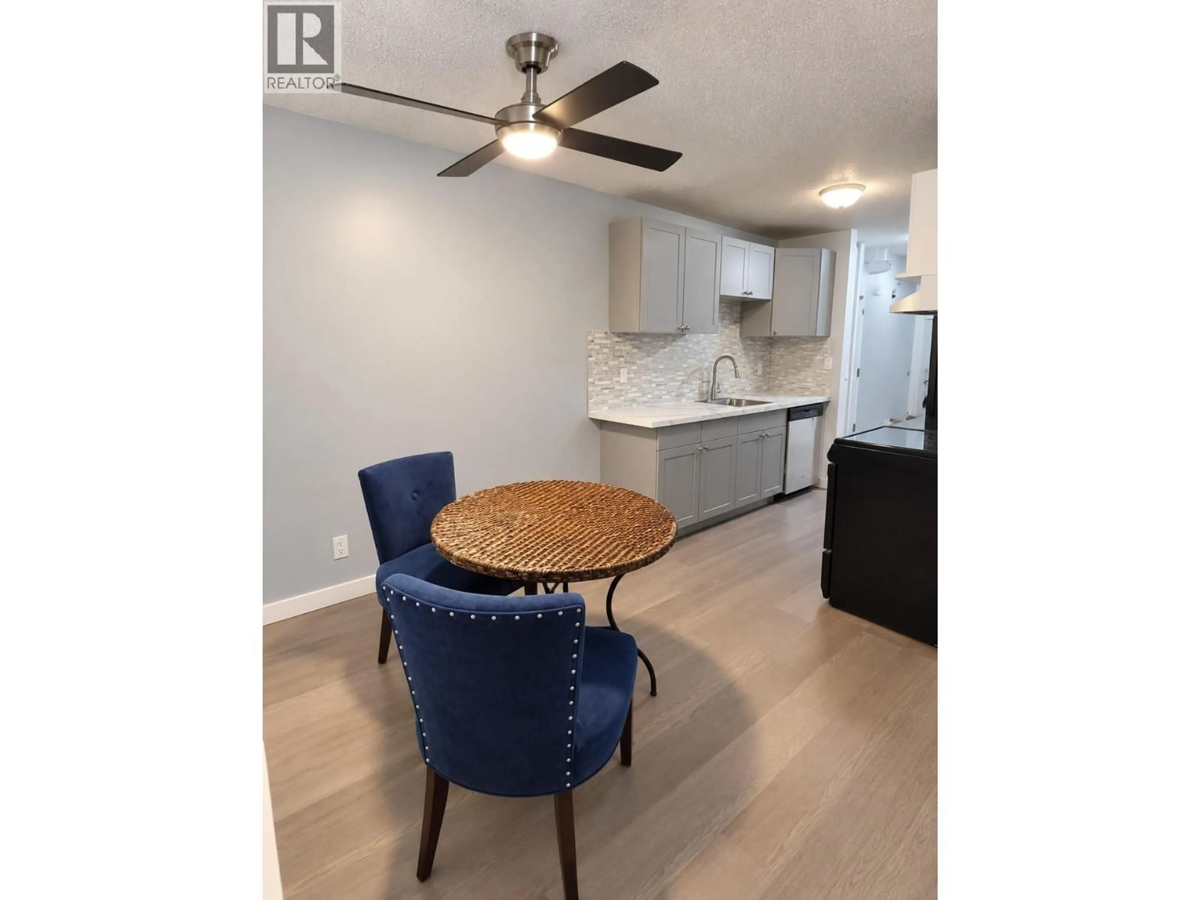 Open concept kitchen, wood/laminate floor for 314 - 395 FRANKLYN ROAD, Kelowna British Columbia V1X5X8