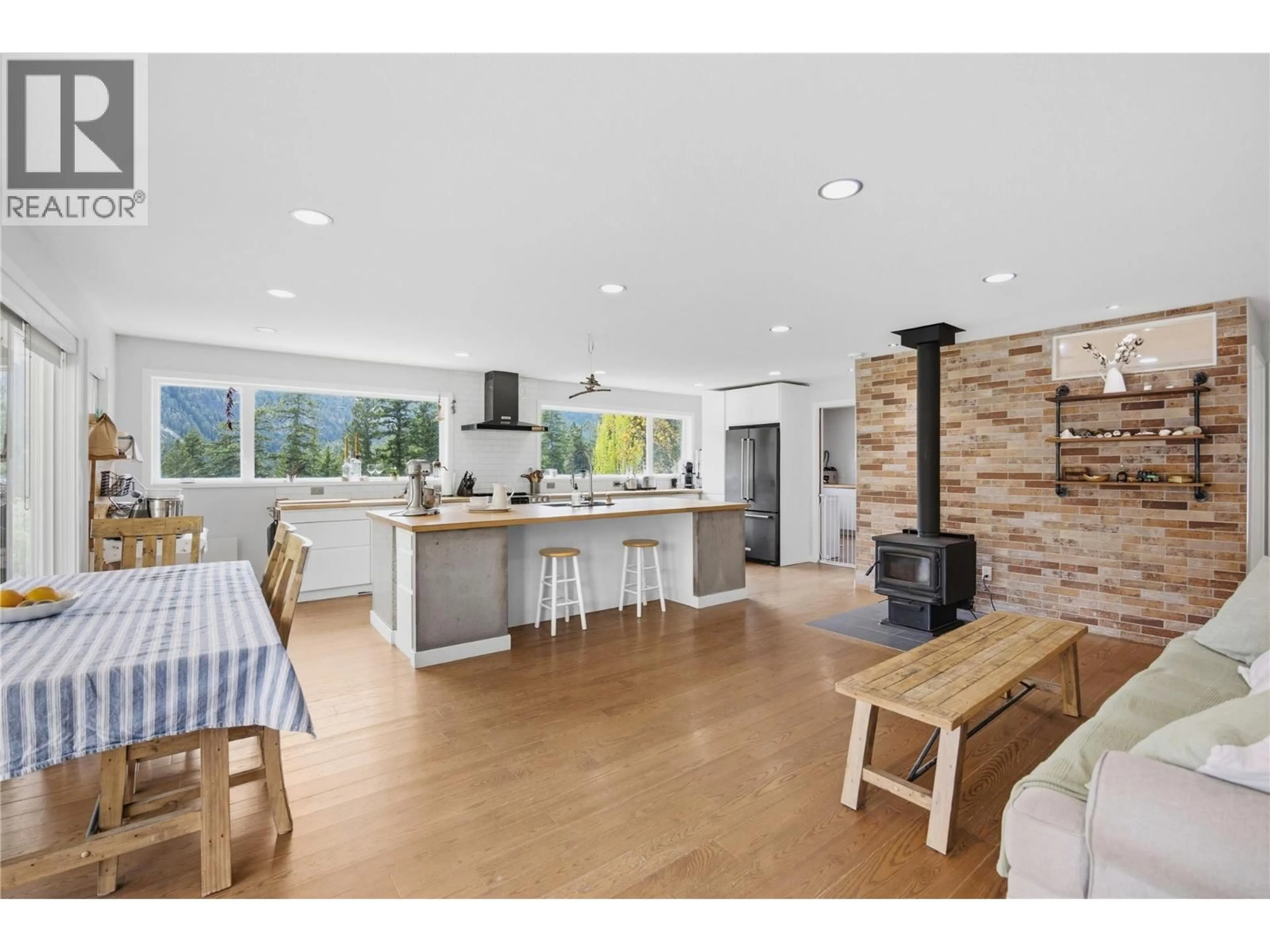 Open concept kitchen, unknown for 746 MCMURRAY ROAD, Kaleden British Columbia V0H1K0