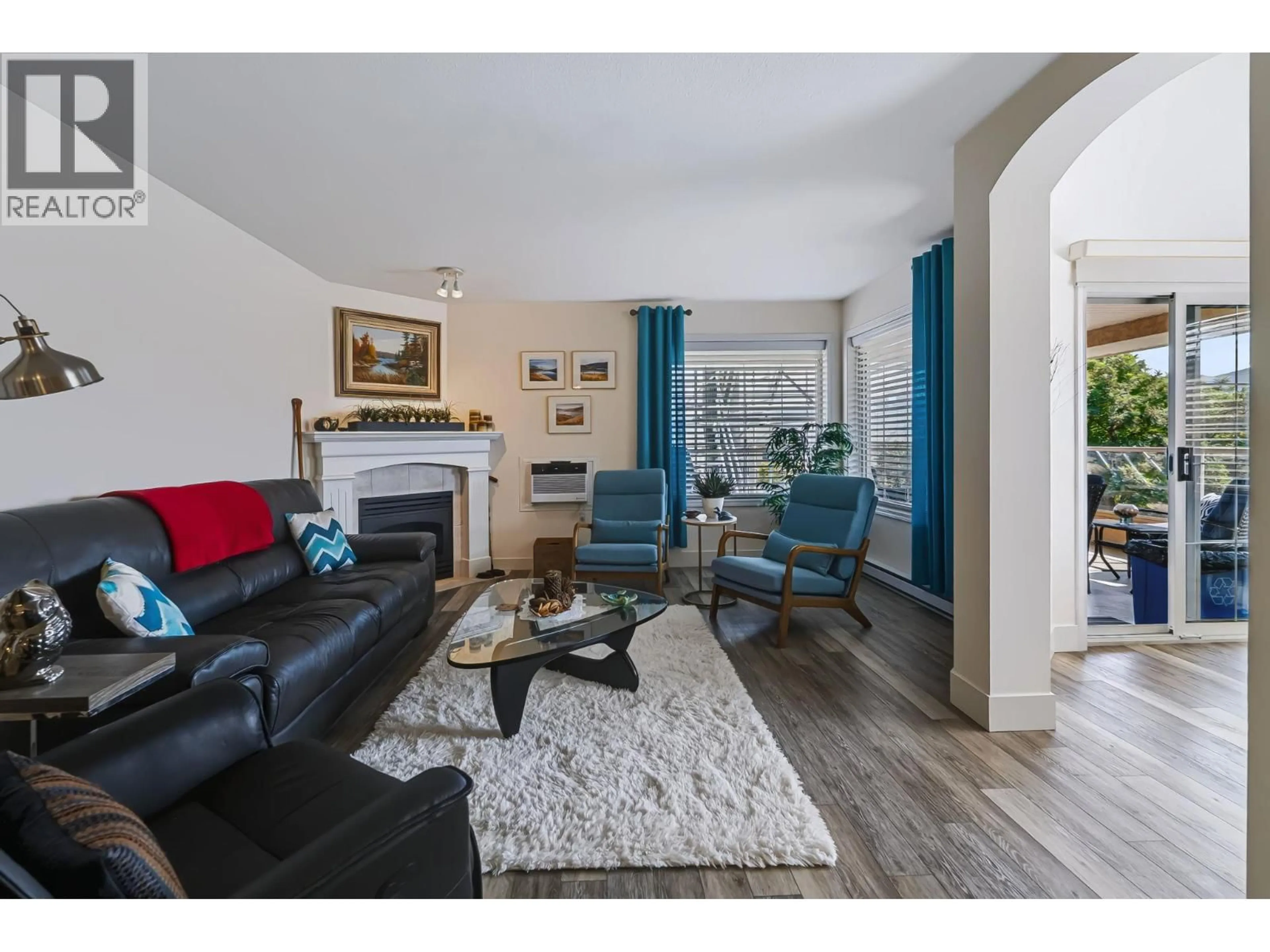 Living room with furniture, wood/laminate floor for 303 - 3890 BROWN ROAD, West Kelowna British Columbia V4T2J5