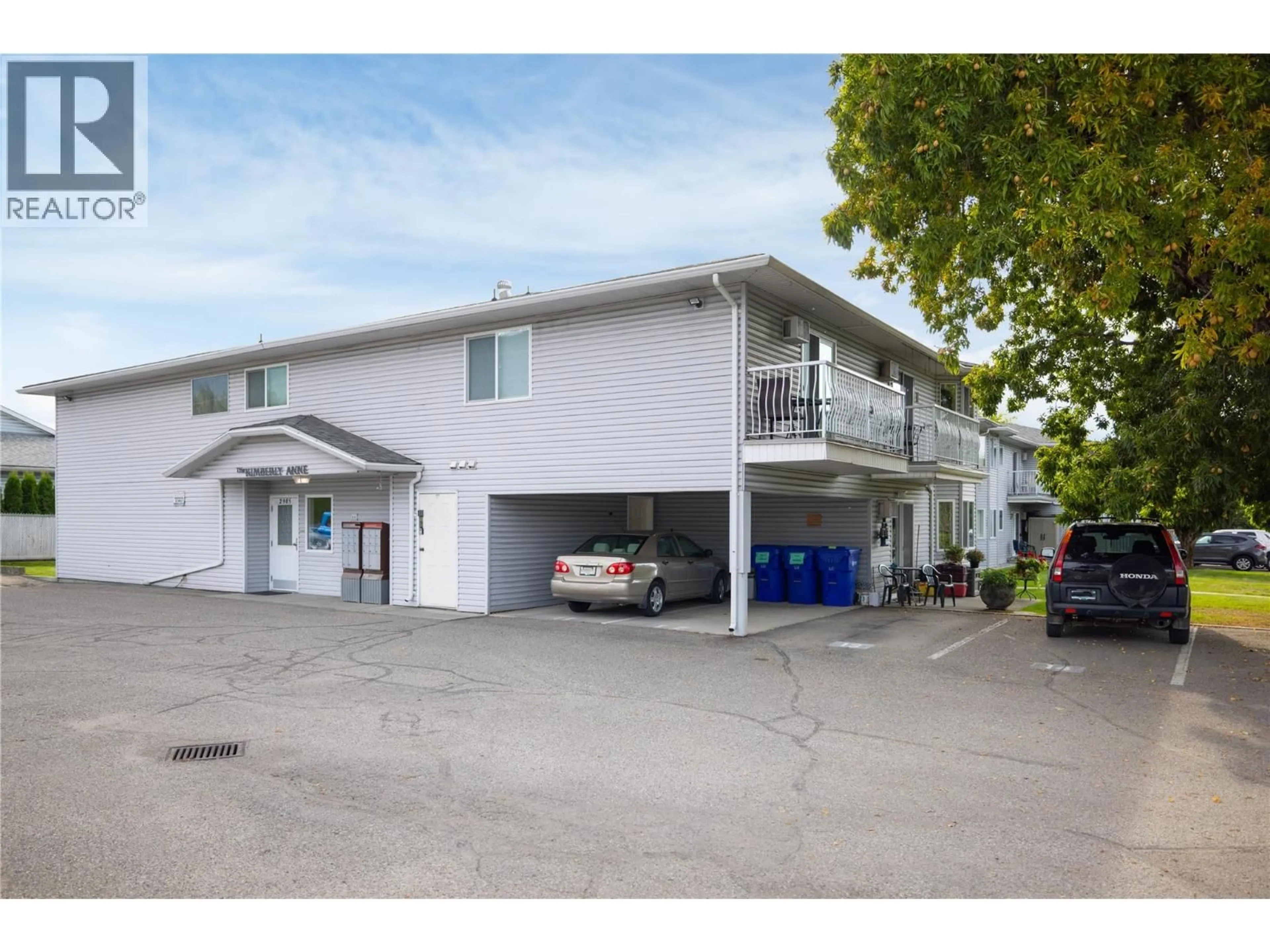 Indoor garage for 207 - 2985 SMITH DRIVE, Armstrong British Columbia V4Y0K6