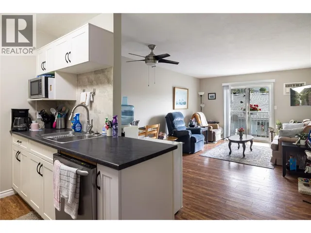 207 - 2985 SMITH DRIVE, Armstrong 3