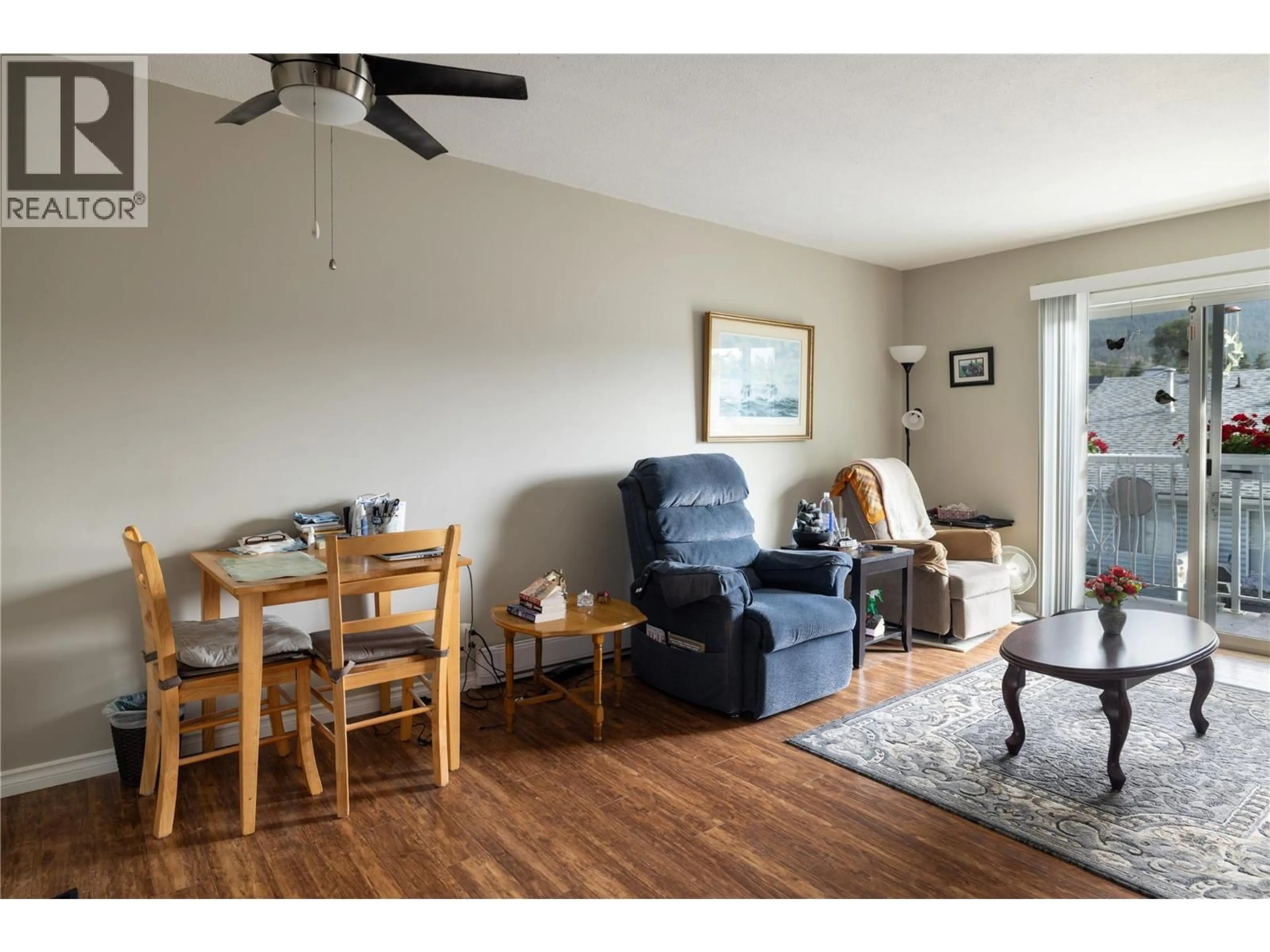 Living room with furniture, wood/laminate floor for 207 - 2985 SMITH DRIVE, Armstrong British Columbia V4Y0K6