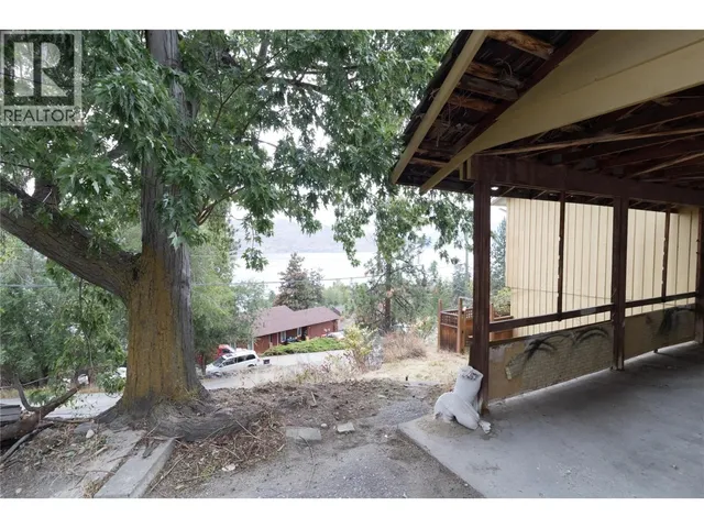 3960 DESERT PINES AVENUE, Peachland 2