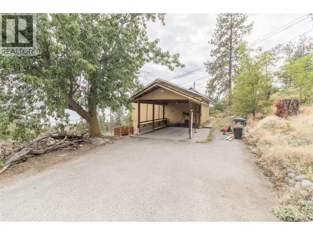 3960 DESERT PINES AVENUE, Peachland 3