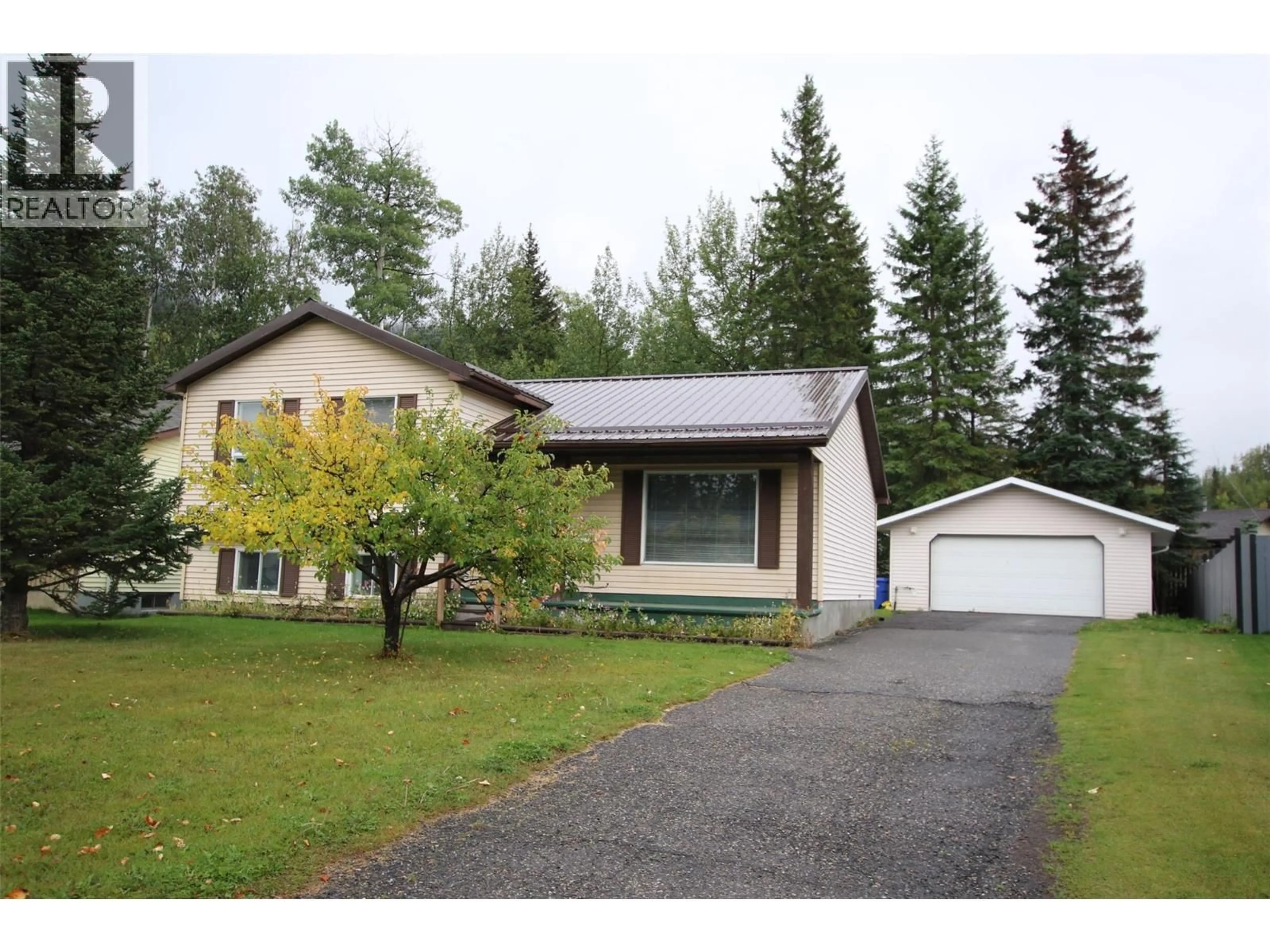 Home with vinyl exterior material, street for 236 MURRAY DRIVE, Tumbler Ridge British Columbia V0C2W0