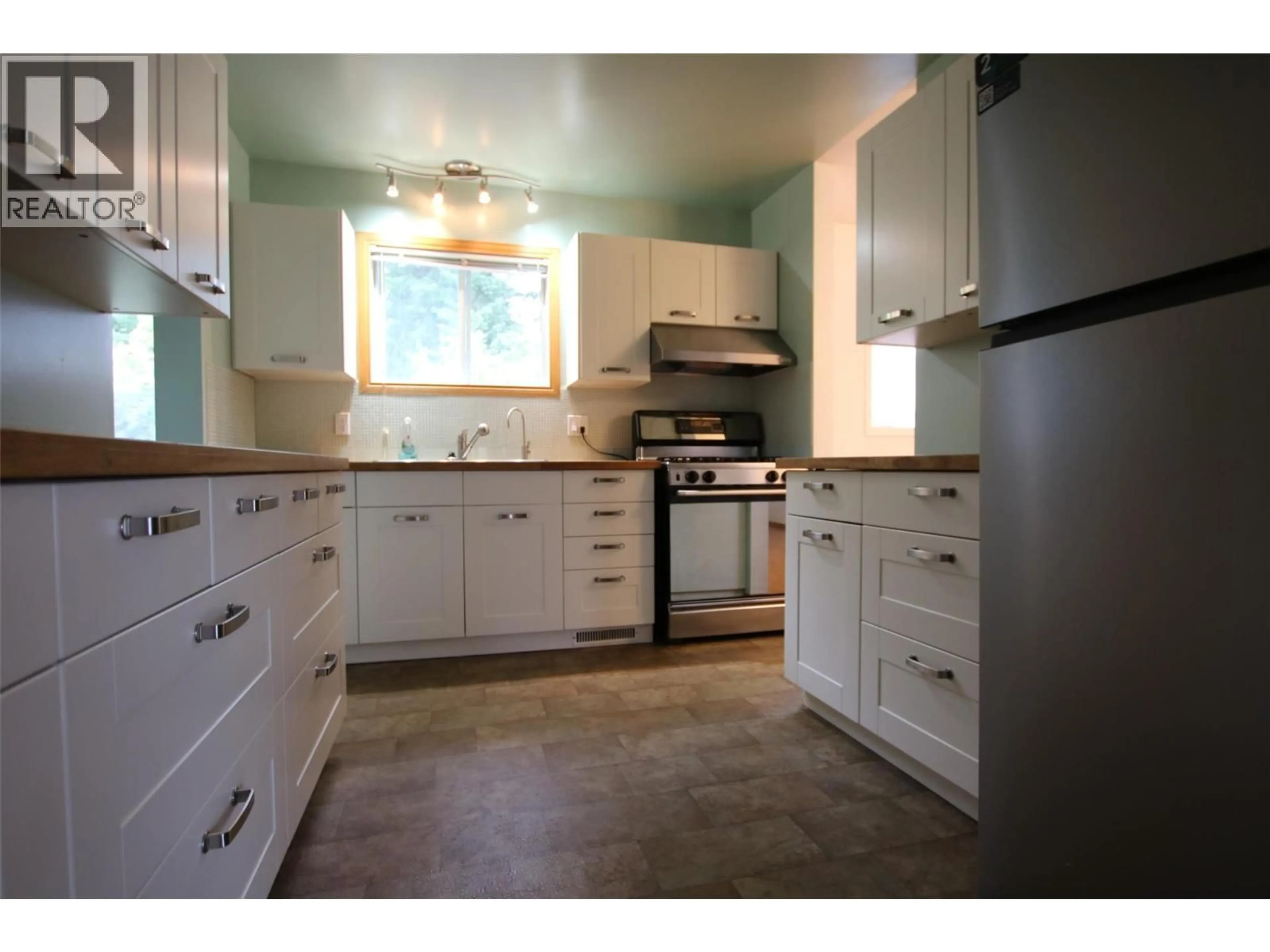 Standard kitchen, unknown for 236 MURRAY DRIVE, Tumbler Ridge British Columbia V0C2W0